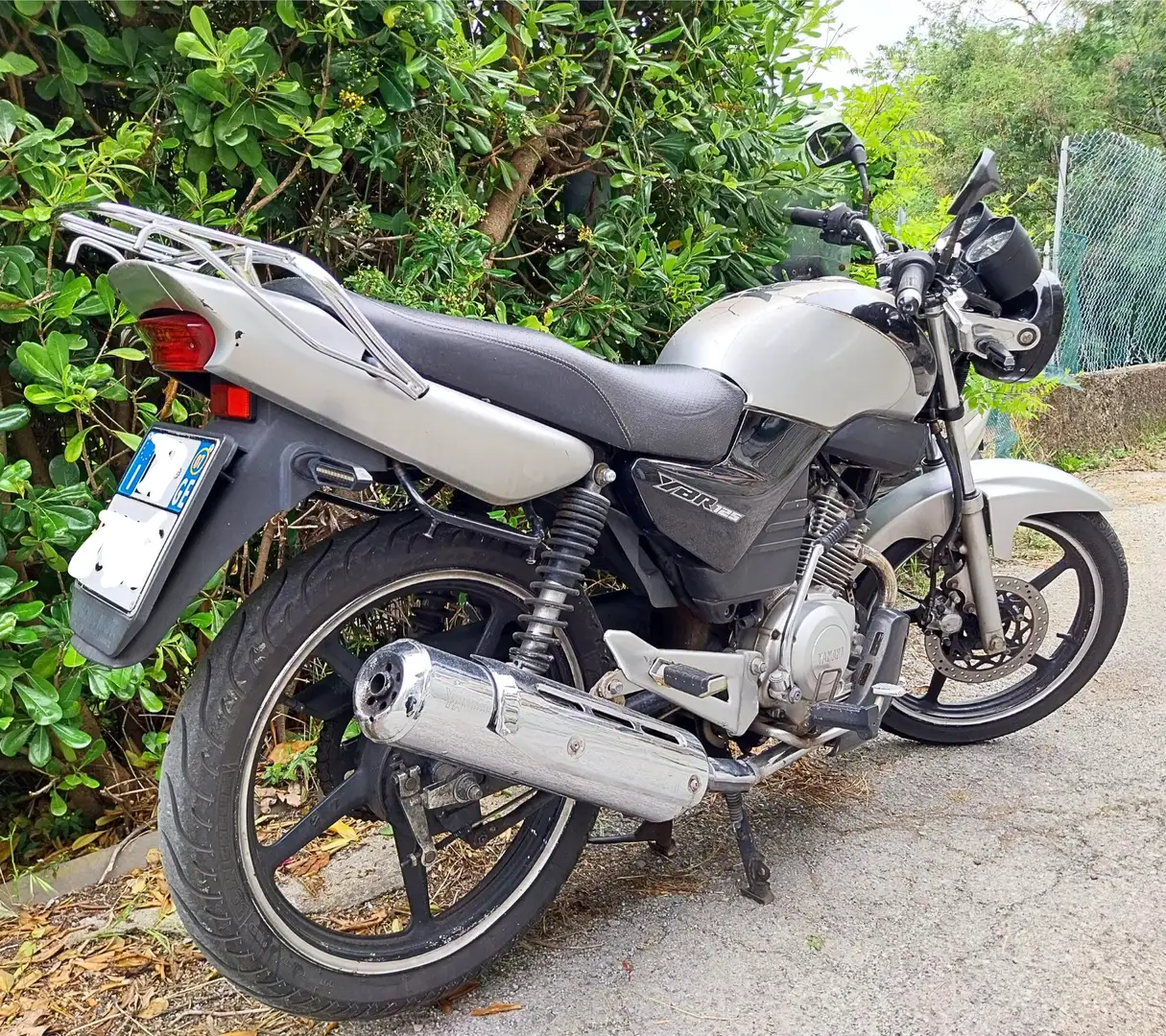 Yamaha YBR 125 Plateado - 2