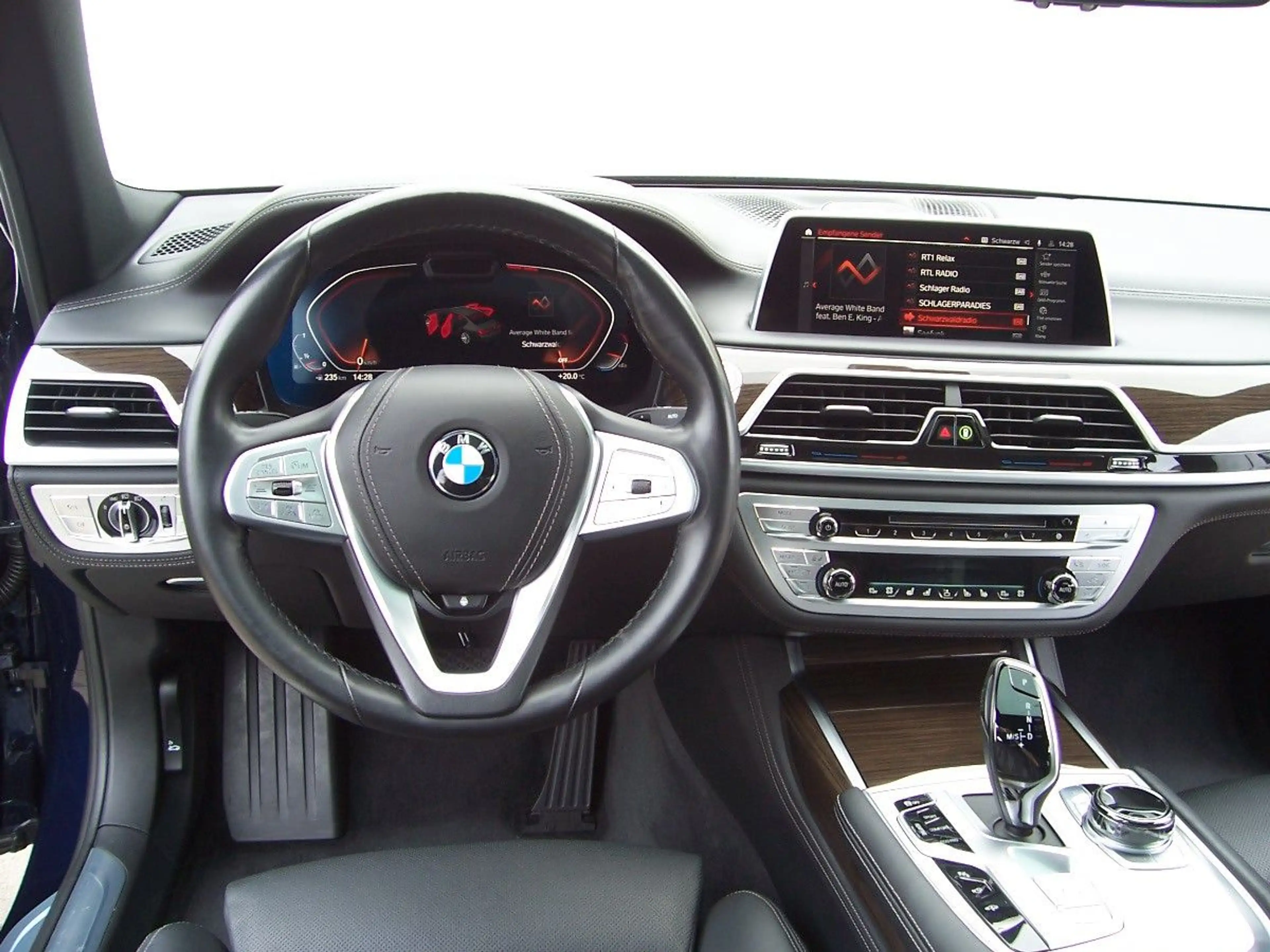 BMW 750 i xDrive B&W Night EGSD F-Parken Laser I.Hand — photo 10