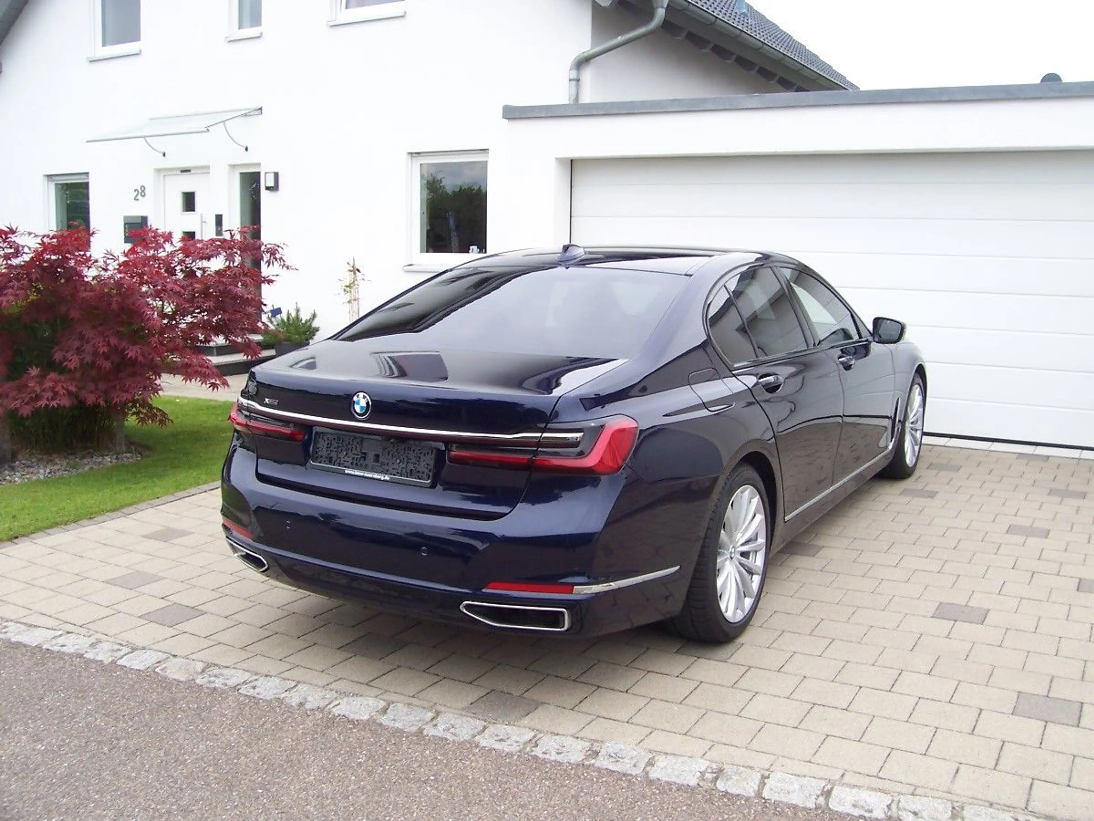 BMW 750 i xDrive B&W Night EGSD F-Parken Laser I.Hand — photo 4