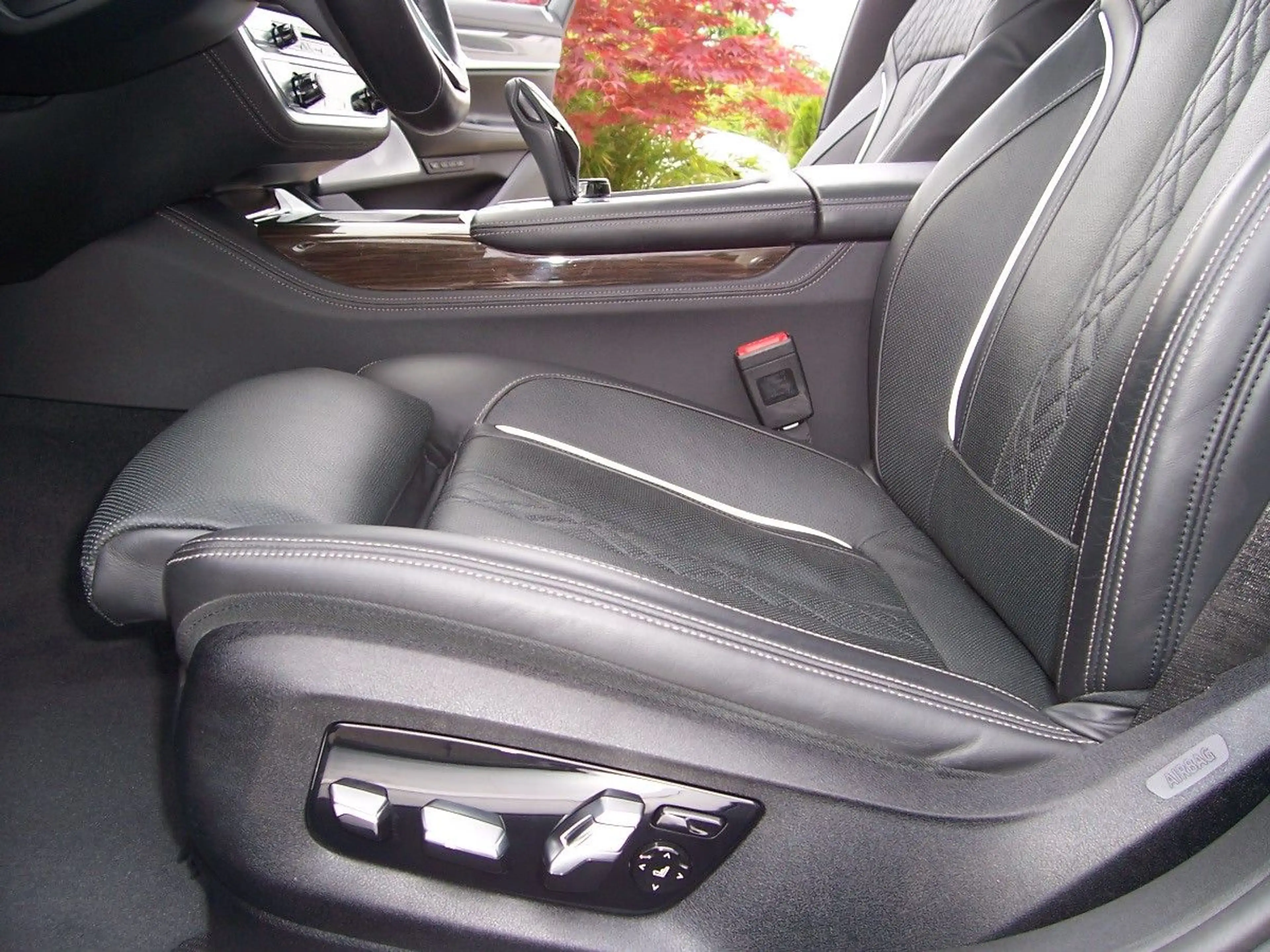 BMW 750 i xDrive B&W Night EGSD F-Parken Laser I.Hand — photo 15