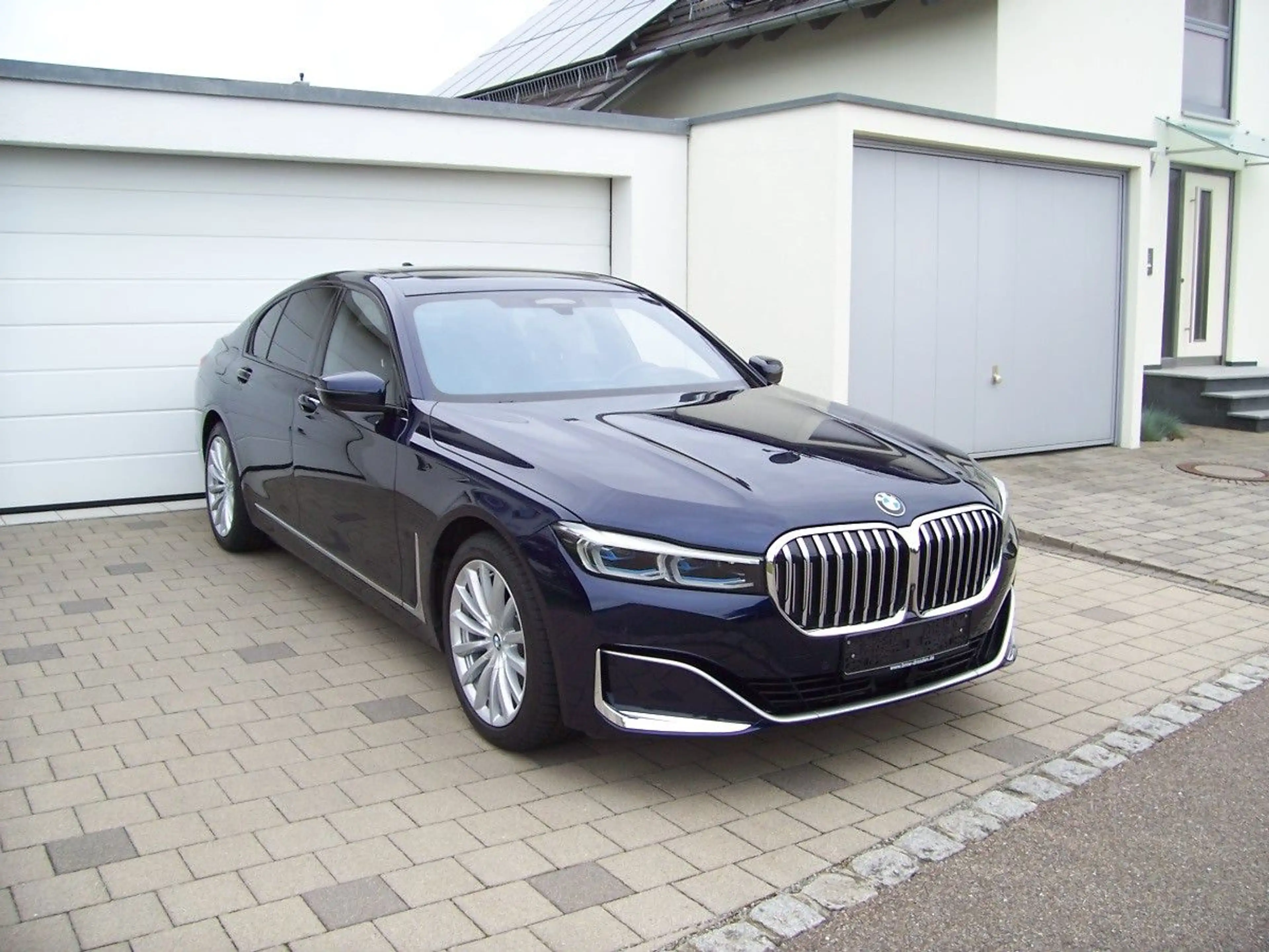 BMW 750 i xDrive B&W Night EGSD F-Parken Laser I.Hand — photo 5
