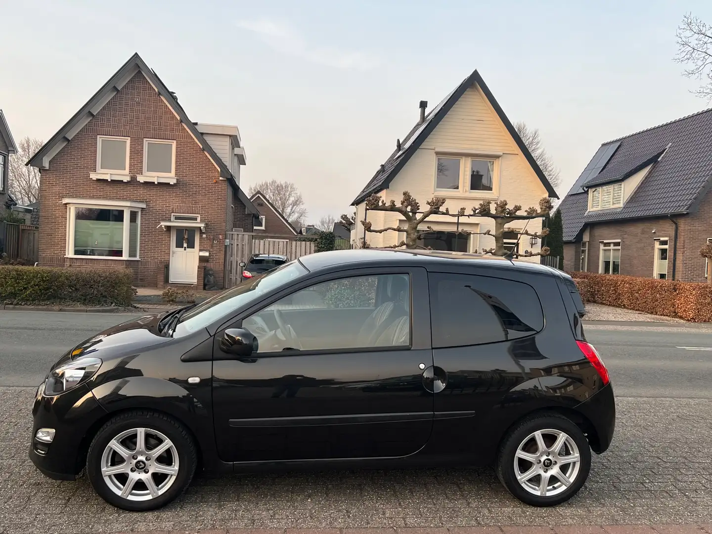 Renault Twingo 1.2 16V Collection 109.000 km NL-AUTO-NAP. Zwart - 2