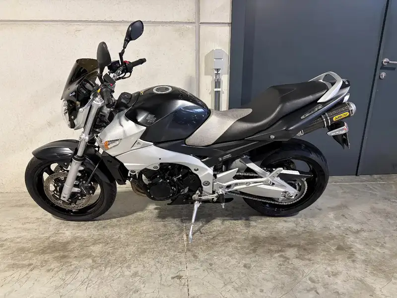 Suzuki GSR 600 - foto 5