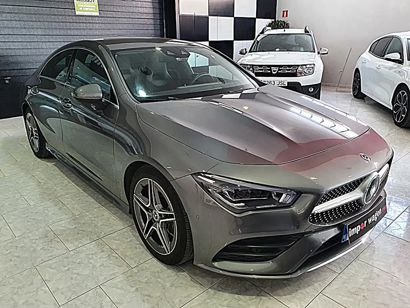 Mercedes-Benz CLA 250 4Matic 7G-DCT Gris - 2