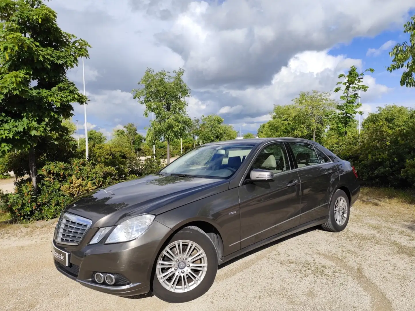 Mercedes-Benz E 220 220CDI BE Elegance Aut. Beige - 1