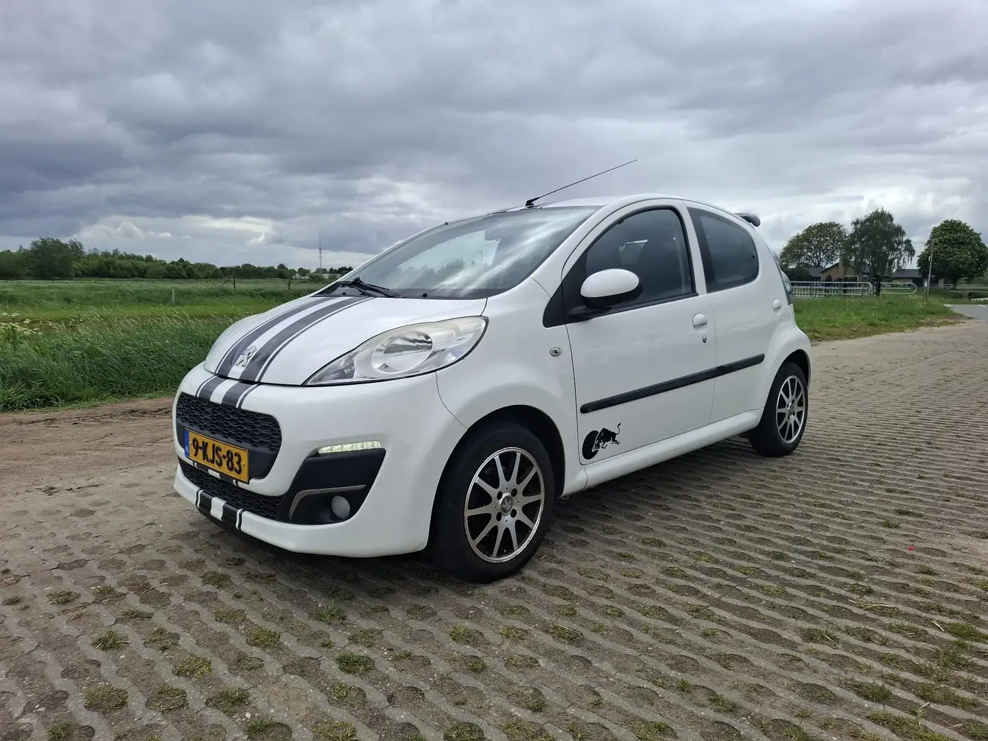 Peugeot 107 1.0 12V Active 5-deurs AIRCO APK 05-2026 Wit - 1