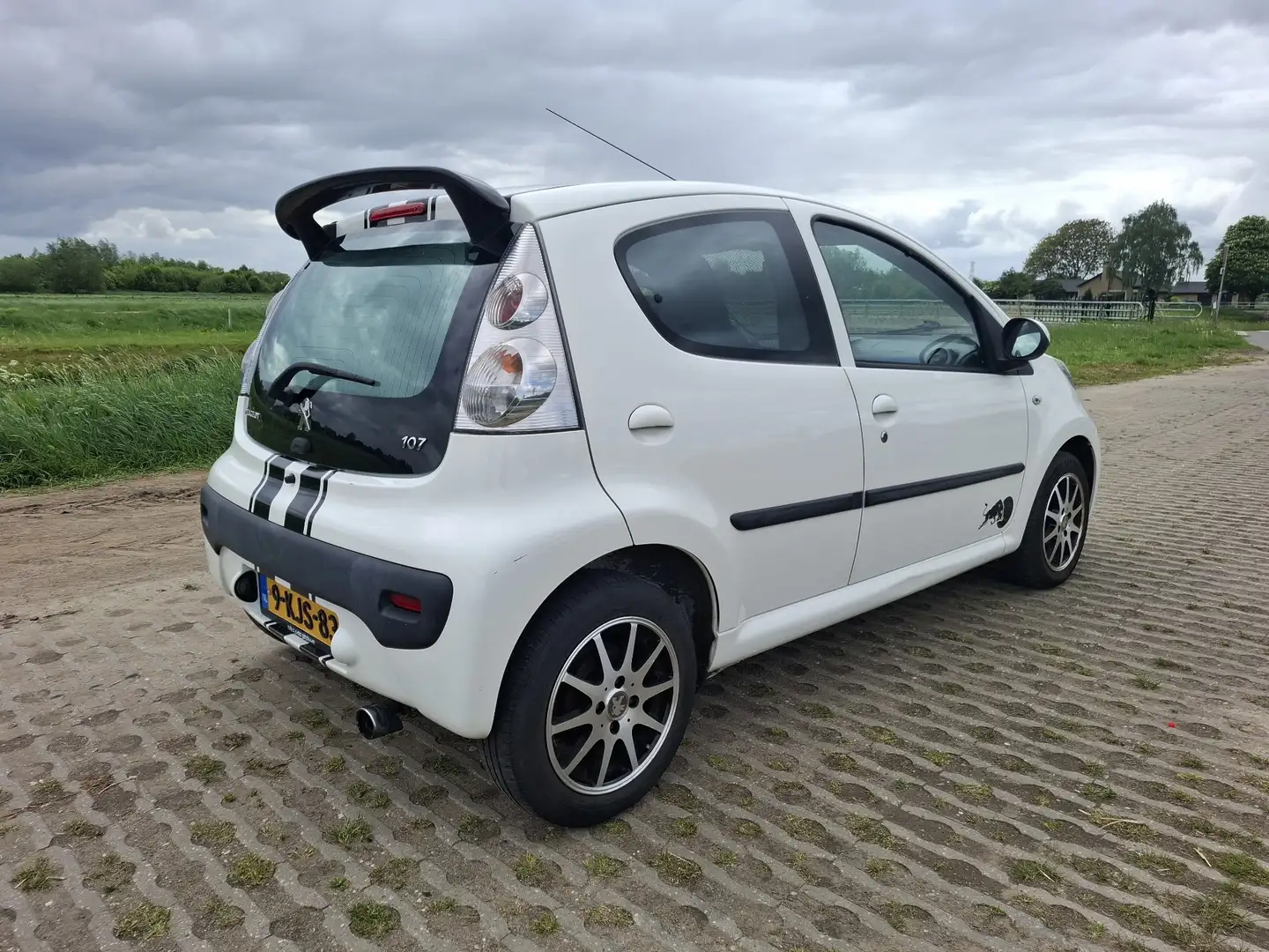 Peugeot 107 1.0 12V Active 5-deurs AIRCO APK 05-2026 Wit - 2