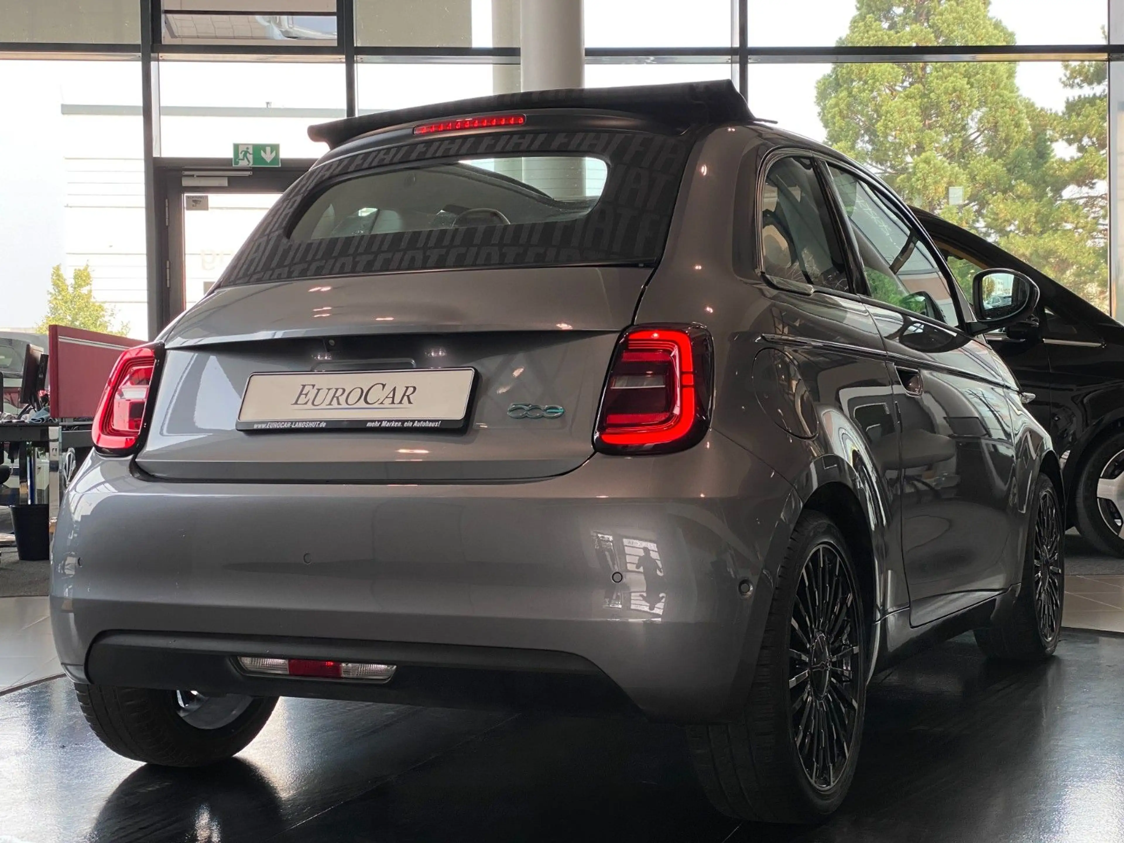 Fiat 500e Cabrio 42 kWh La Prima LED Kamera Shz DAB+ — photo 2
