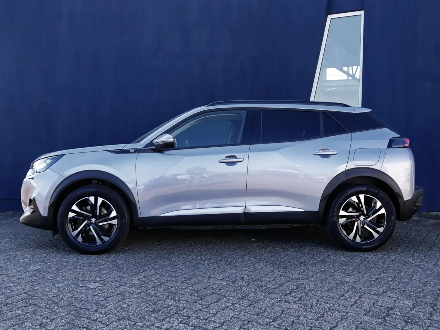 Peugeot 2008 -e Allure Pack 136 Sitzheizung+Navi+Keyless Klima srebrna - 2