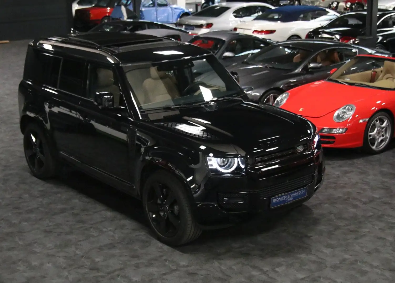 Land Rover Defender 110 D300 X-Dynamic HSE Net. € 76.891,= Schwarz - 2