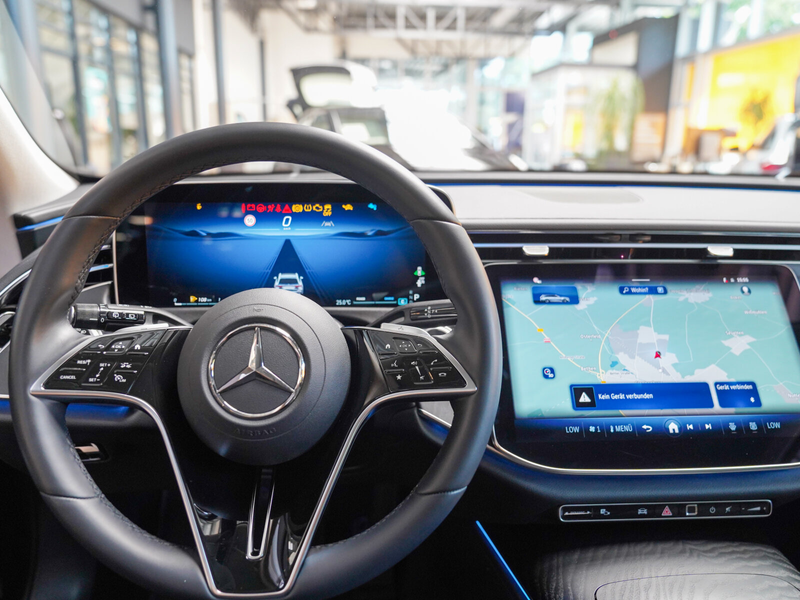 Mercedes-Benz E 220 E 220 d T AVANTGARDE KEYLESS CarPlay DISTRO DAB — photo 15