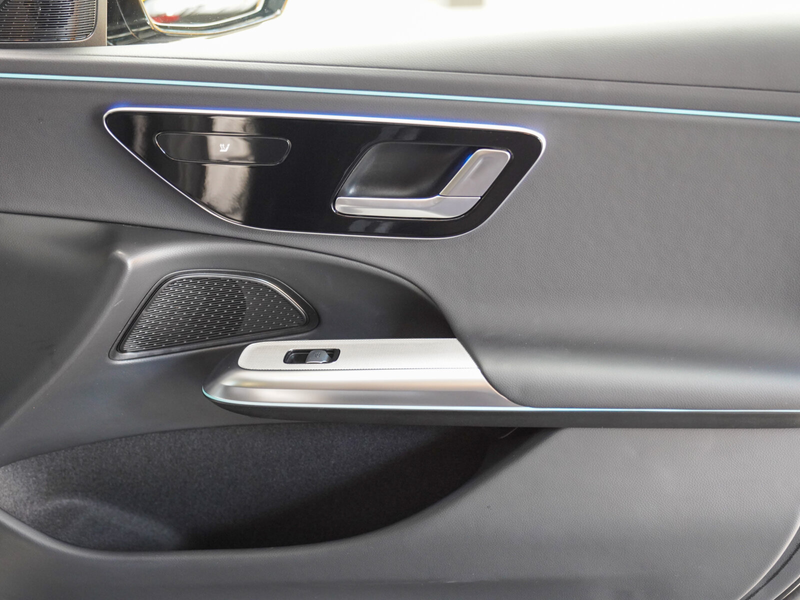 Mercedes-Benz E 220 E 220 d T AVANTGARDE KEYLESS CarPlay DISTRO DAB — photo 8