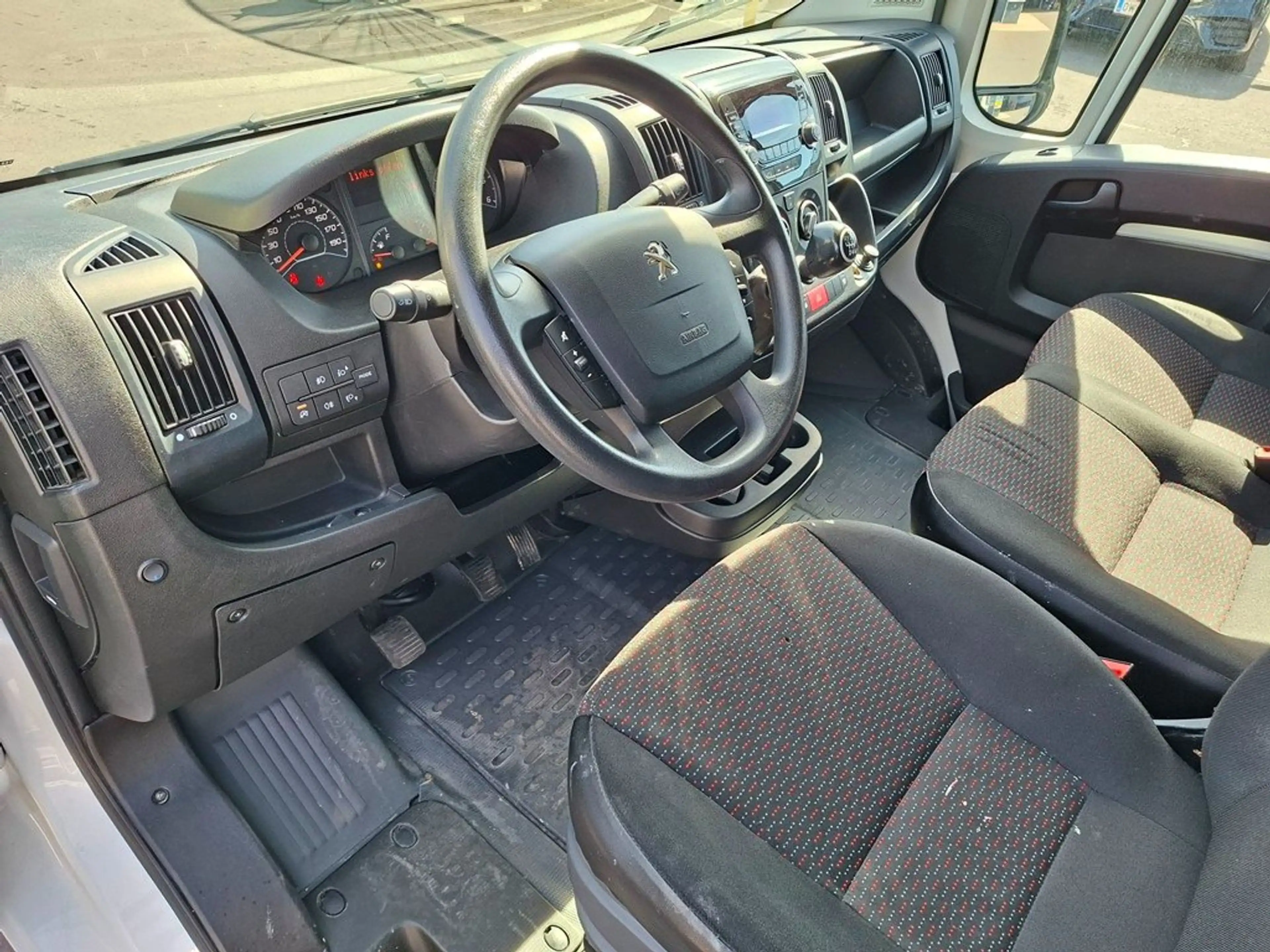 Peugeot Boxer 333 L2H2 Pro BlueHDi 140 Stop * 6 SITZER — photo 10