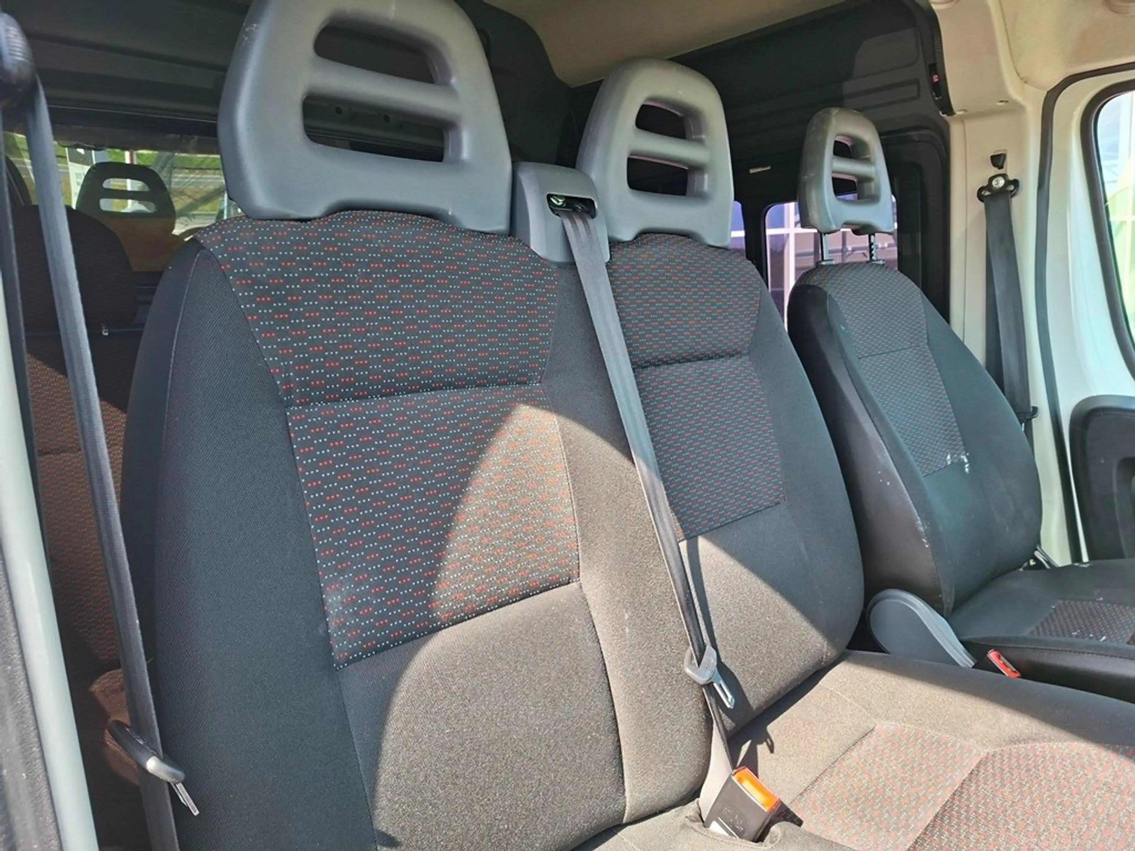Peugeot Boxer 333 L2H2 Pro BlueHDi 140 Stop * 6 SITZER — photo 13