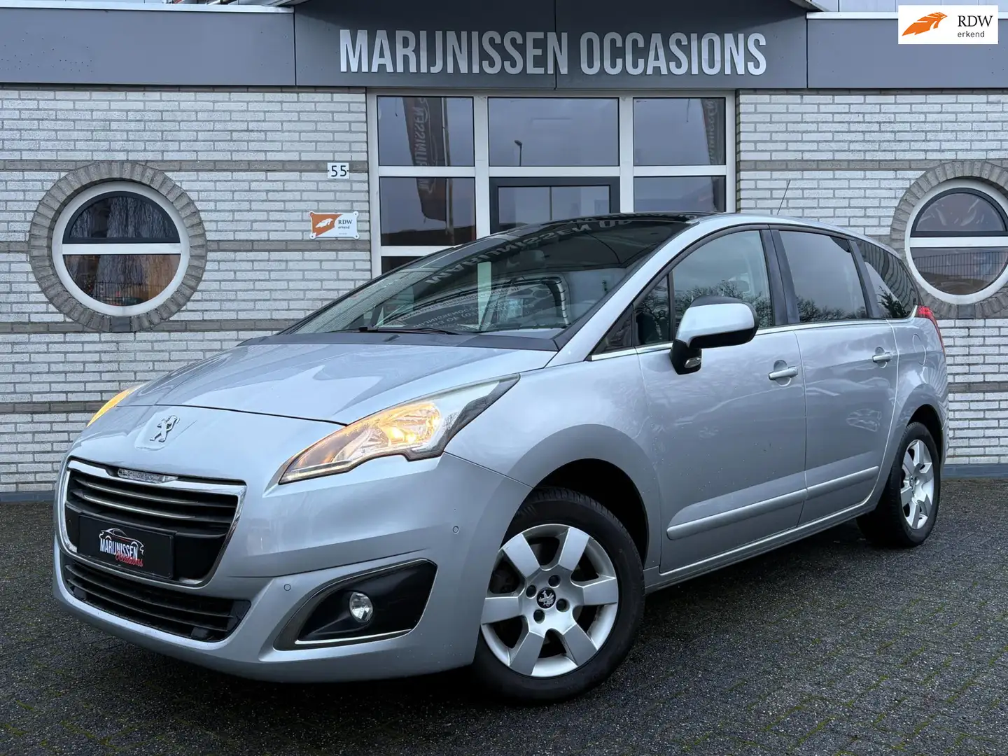 Peugeot 5008 1.2 PureTech Style 7p. |Trekhk,Leder,Cam,PDC| Grau - 1
