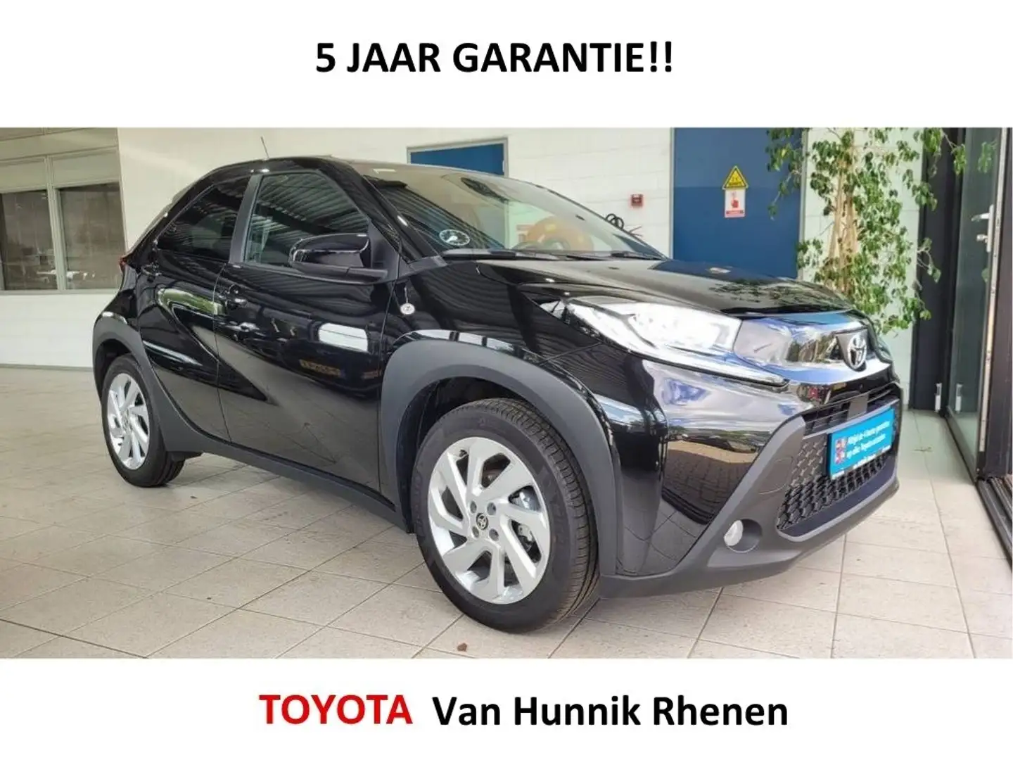 Toyota Aygo X 1.0 VVT-i Automaat First | Stoelverw | LED | Apple Zwart - 1