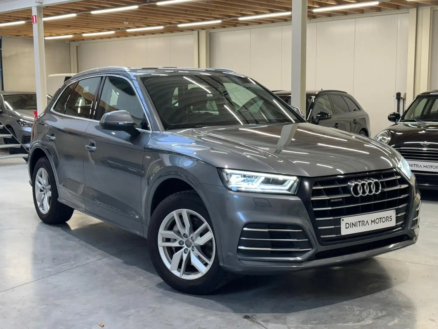 Audi Q5 Q5 50 TFSI e quattro S tronic sport Grijs - 1