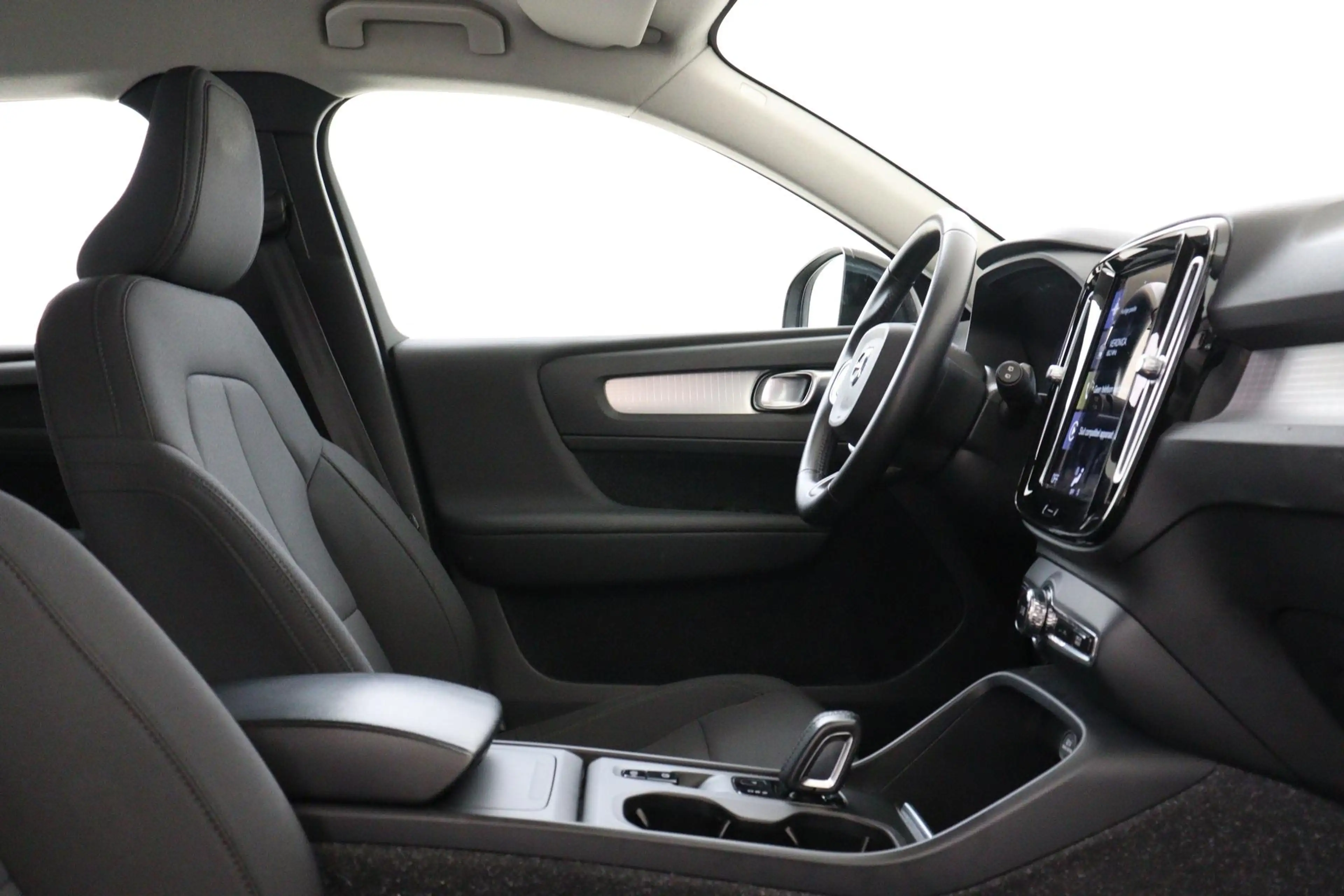 Volvo XC40 T2 AUT. MOMENTUM -CRUISE|CARPLAY|NAVI|LED|PDC.A|TR — photo 10