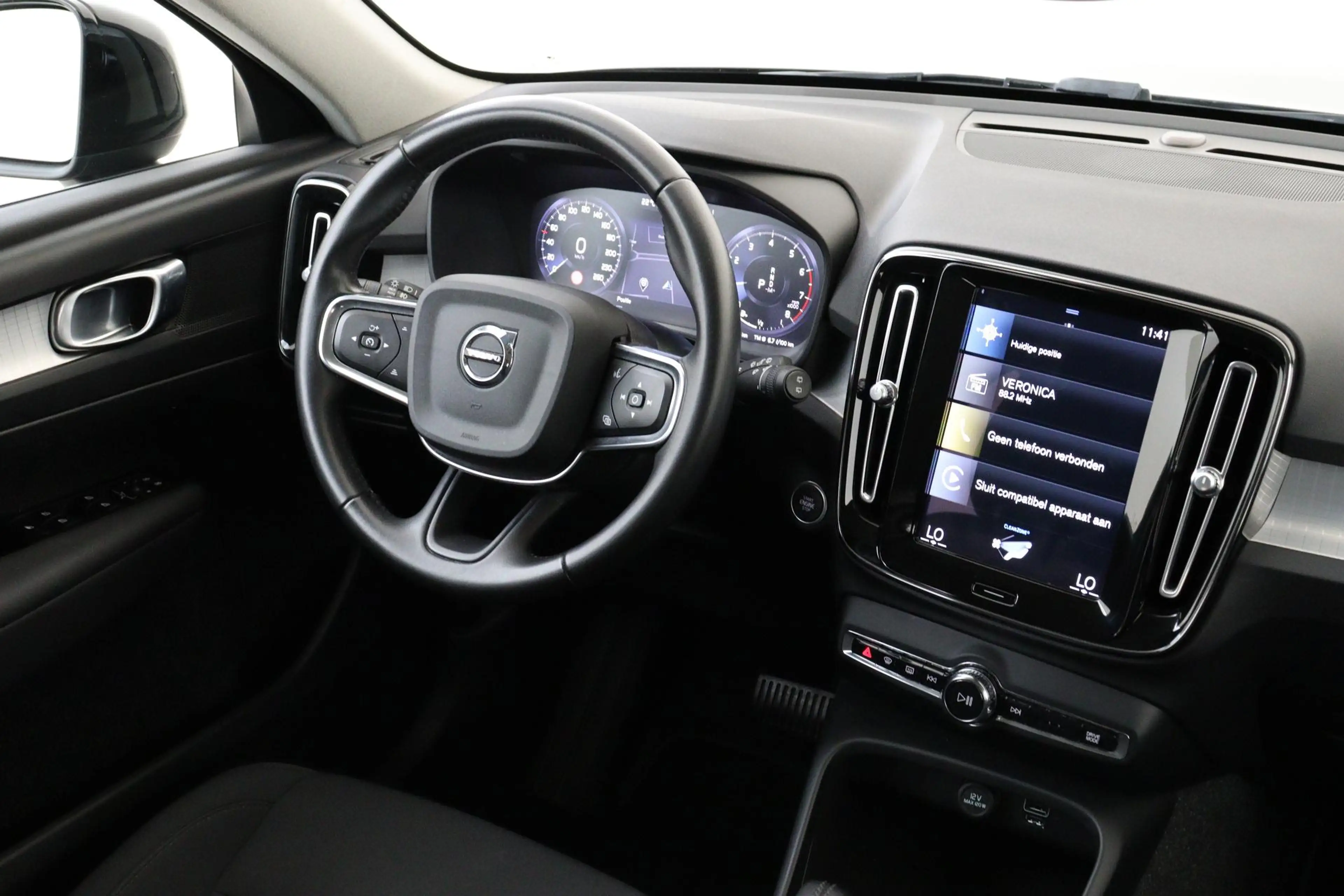 Volvo XC40 T2 AUT. MOMENTUM -CRUISE|CARPLAY|NAVI|LED|PDC.A|TR — photo 6