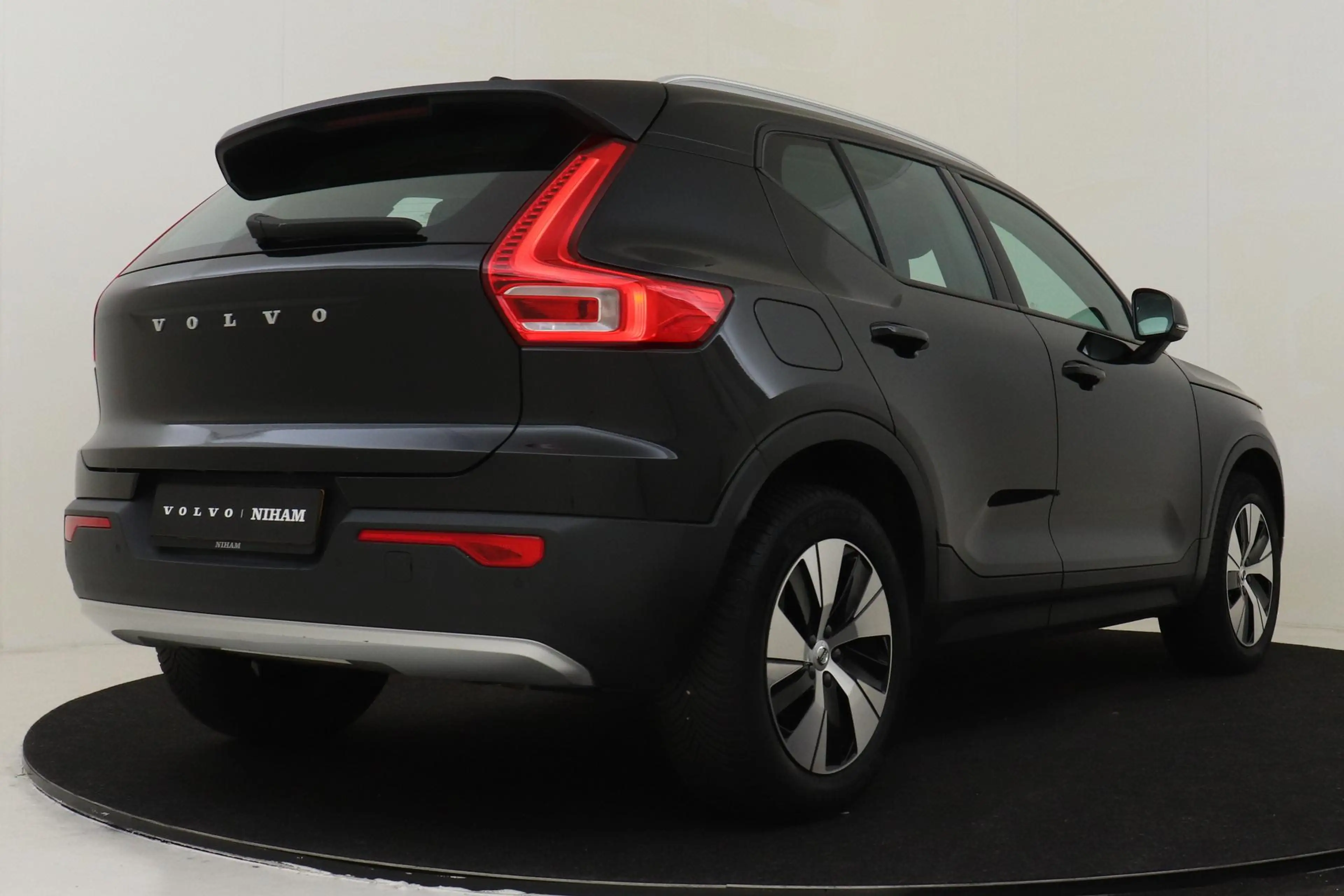 Volvo XC40 T2 AUT. MOMENTUM -CRUISE|CARPLAY|NAVI|LED|PDC.A|TR — photo 3