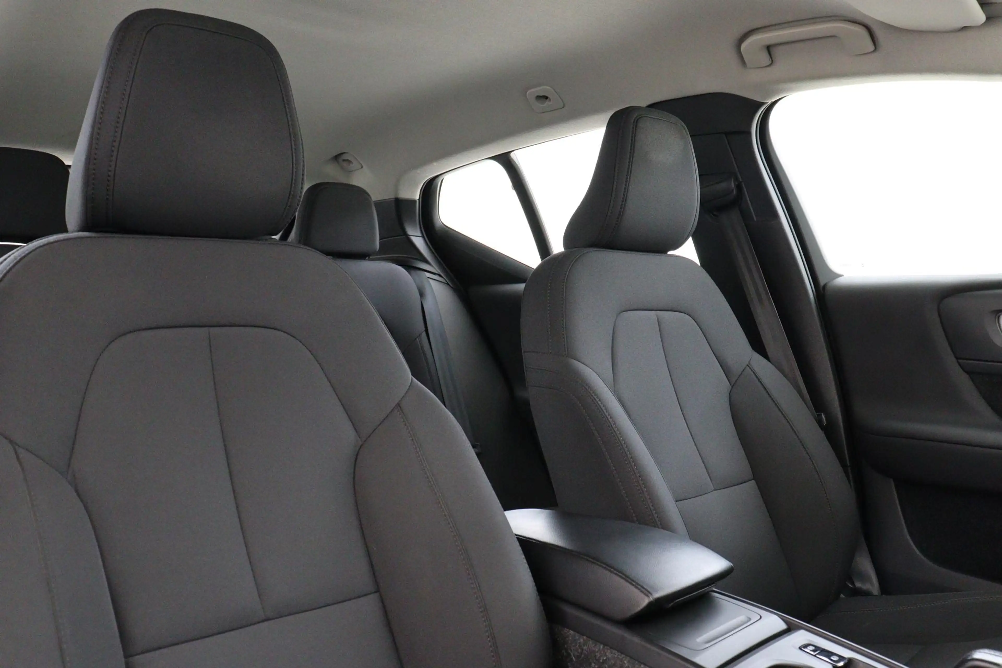 Volvo XC40 T2 AUT. MOMENTUM -CRUISE|CARPLAY|NAVI|LED|PDC.A|TR — photo 12