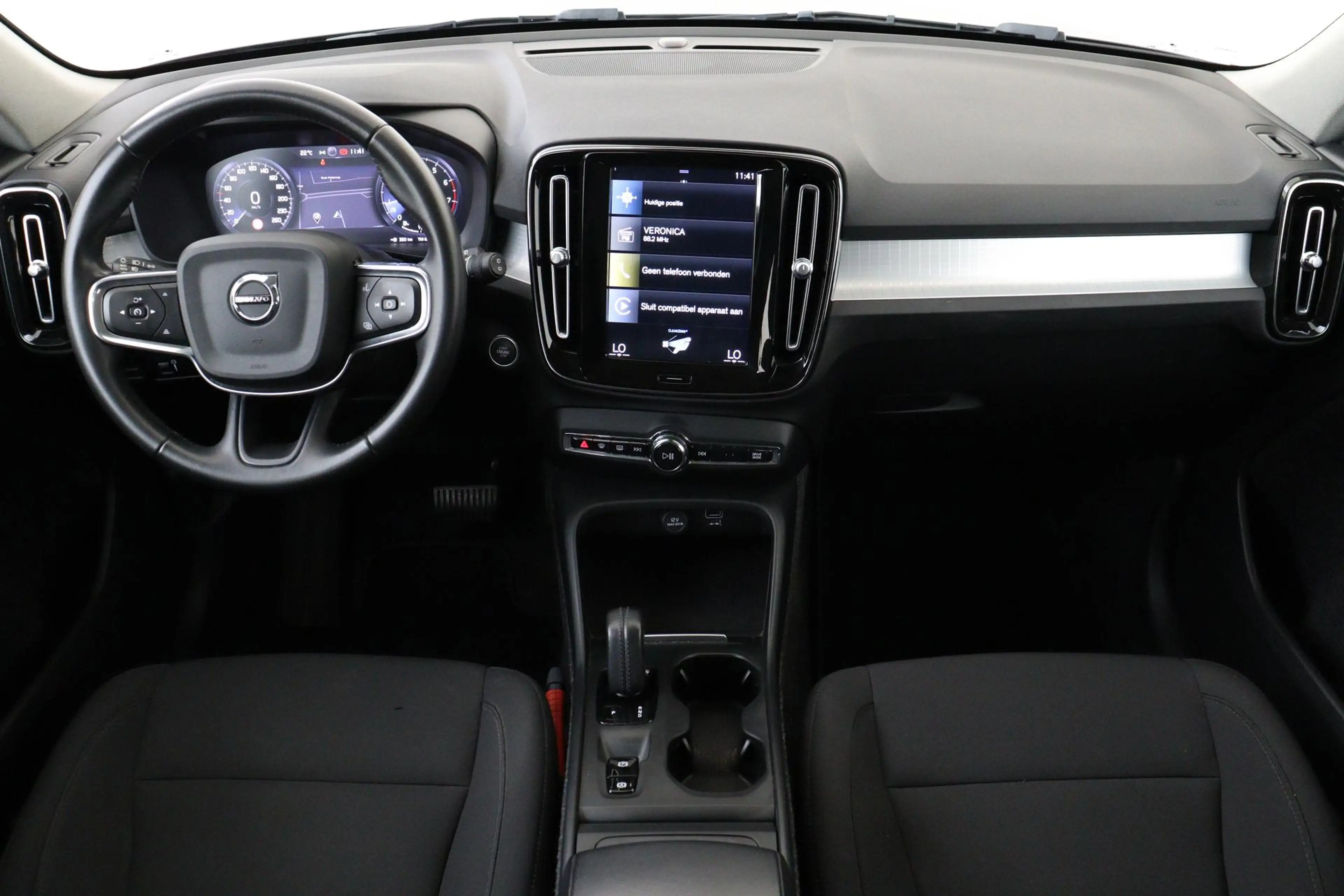 Volvo XC40 T2 AUT. MOMENTUM -CRUISE|CARPLAY|NAVI|LED|PDC.A|TR — photo 4