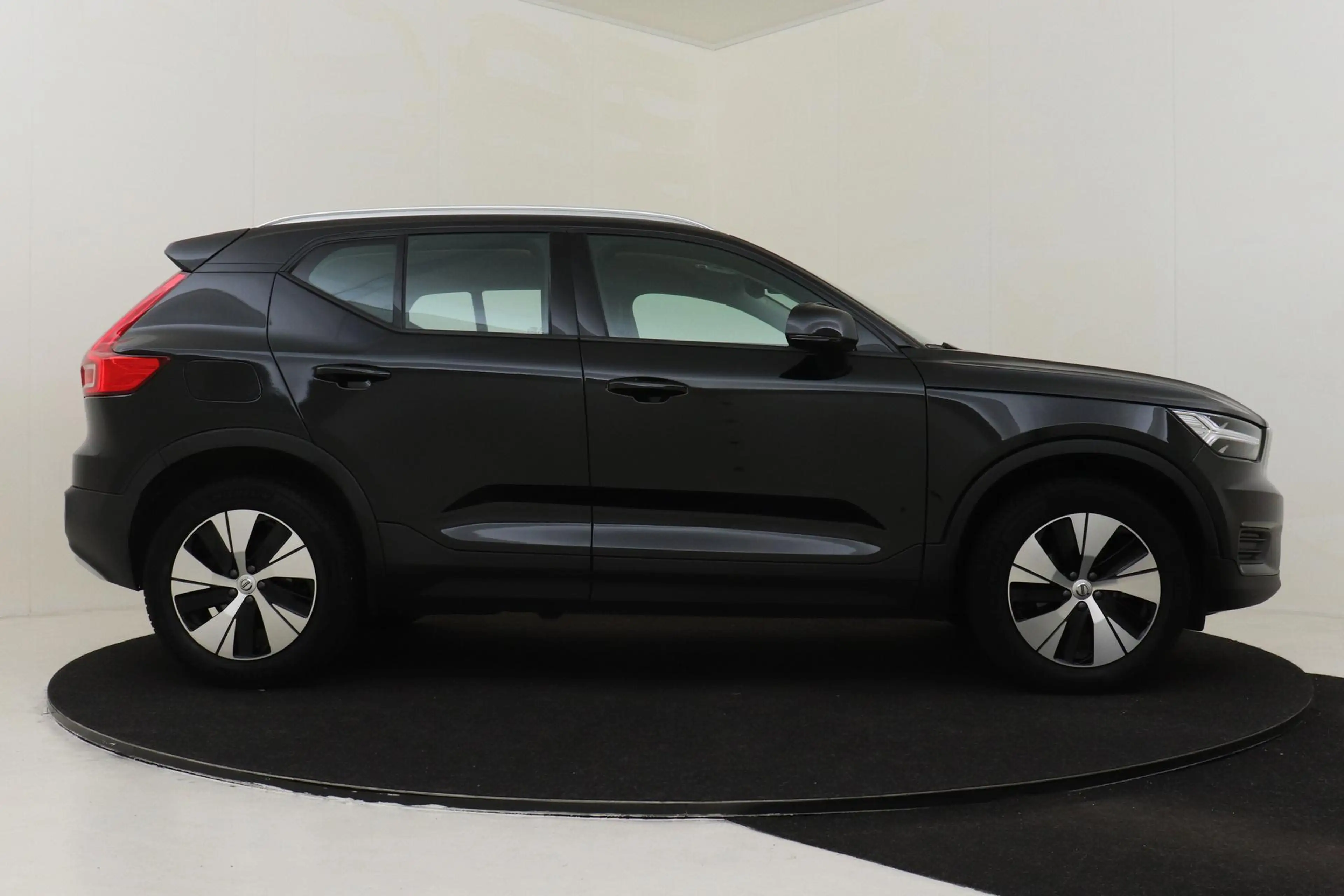 Volvo XC40 T2 AUT. MOMENTUM -CRUISE|CARPLAY|NAVI|LED|PDC.A|TR — photo 13