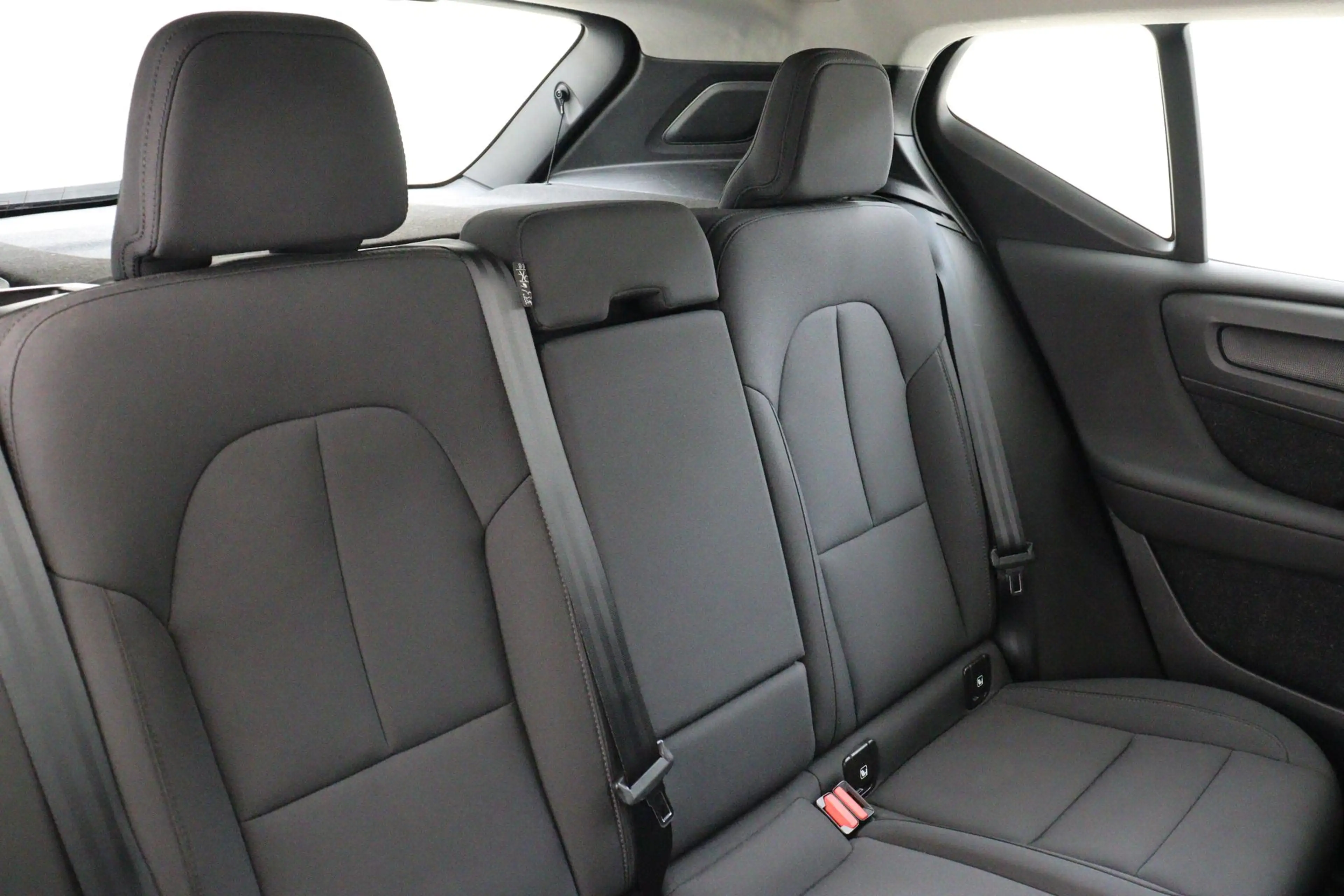 Volvo XC40 T2 AUT. MOMENTUM -CRUISE|CARPLAY|NAVI|LED|PDC.A|TR — photo 14