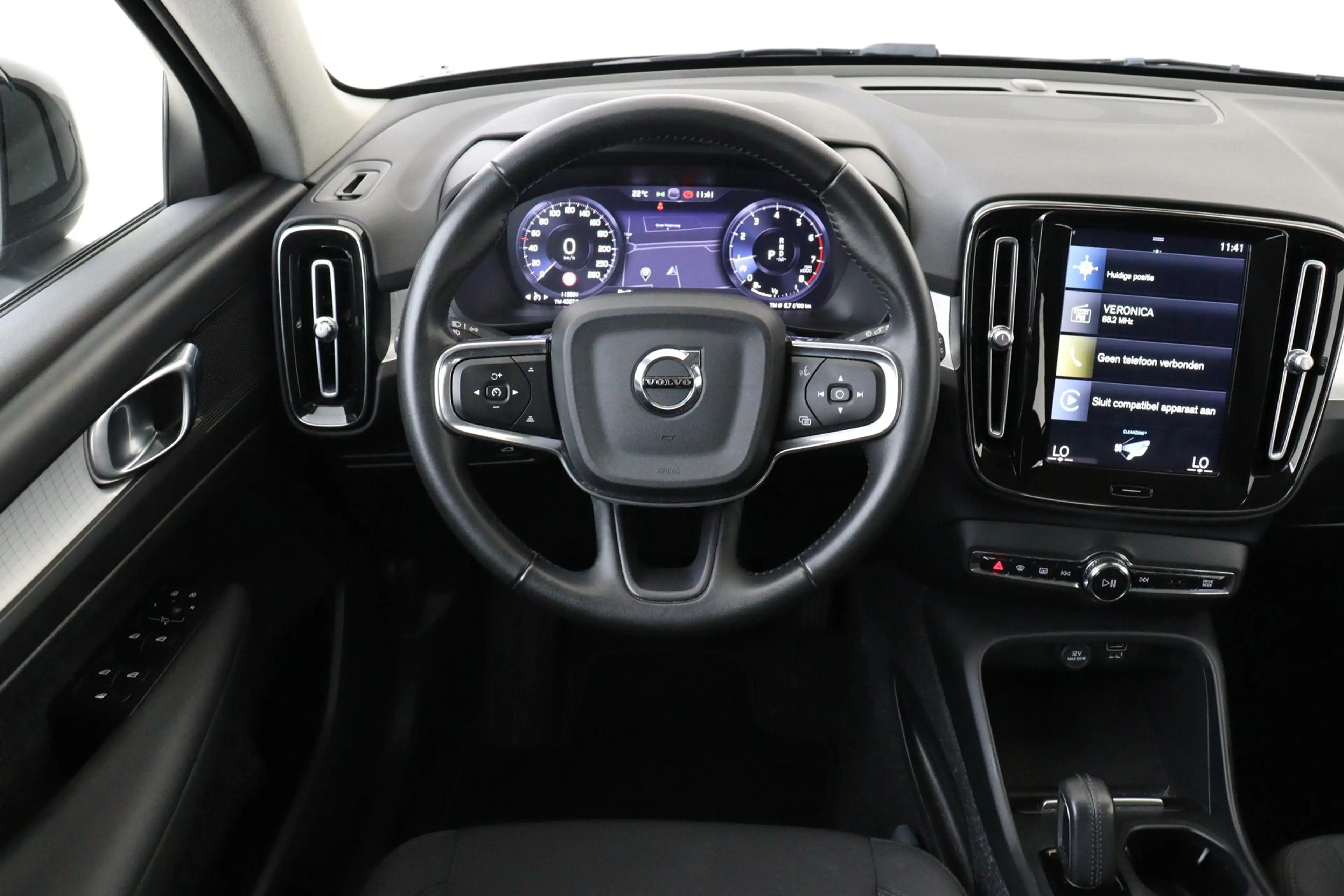Volvo XC40 T2 AUT. MOMENTUM -CRUISE|CARPLAY|NAVI|LED|PDC.A|TR — photo 2