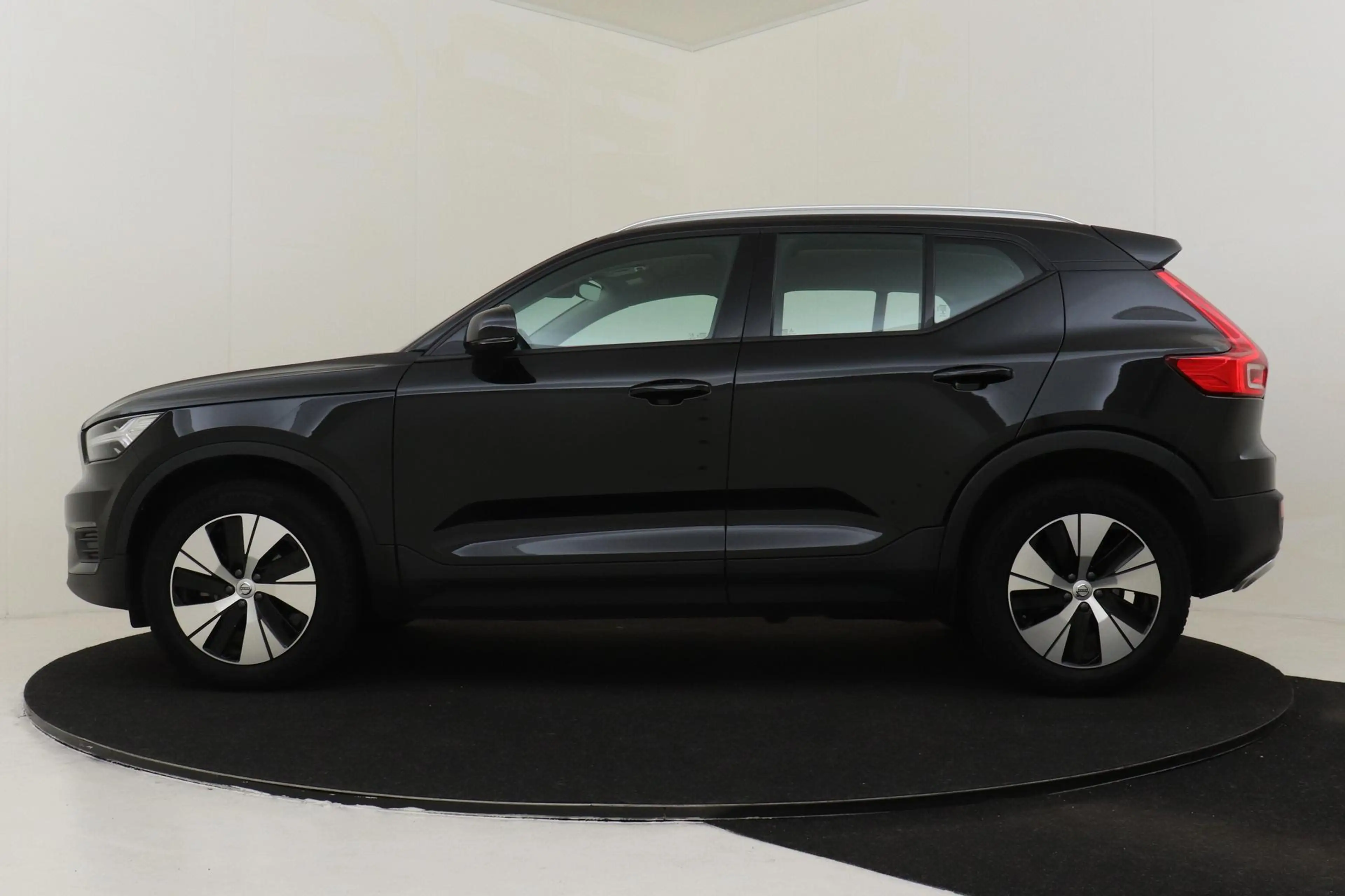 Volvo XC40 T2 AUT. MOMENTUM -CRUISE|CARPLAY|NAVI|LED|PDC.A|TR — photo 7
