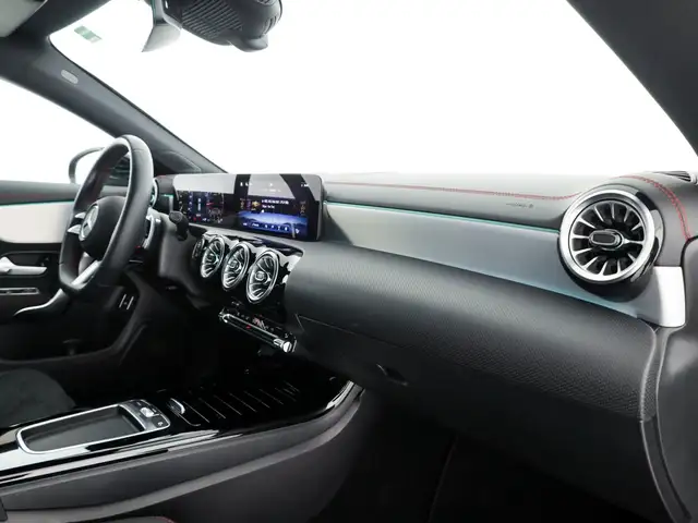 Mercedes-Benz Cla view 10