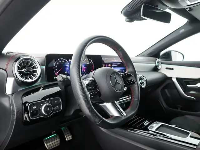 Mercedes-Benz Cla view 11