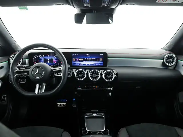 Mercedes-Benz Cla view 9
