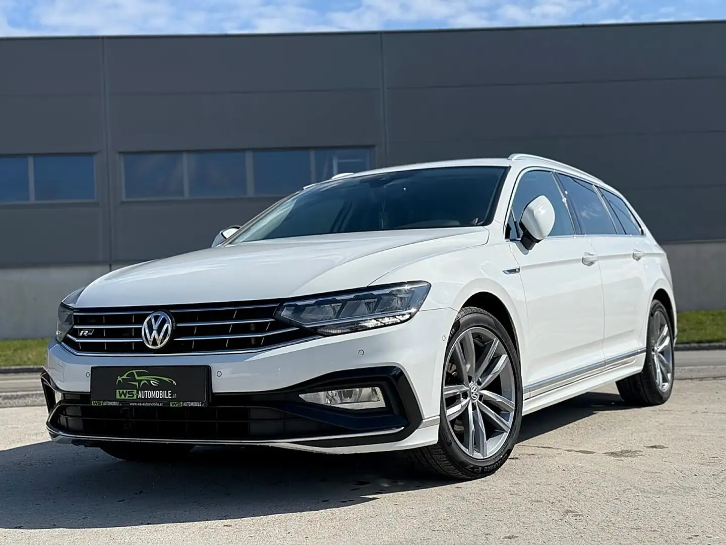 Volkswagen Passat Variant Elegance 2,0 SCR TDI DSG R-line Weiß - 1