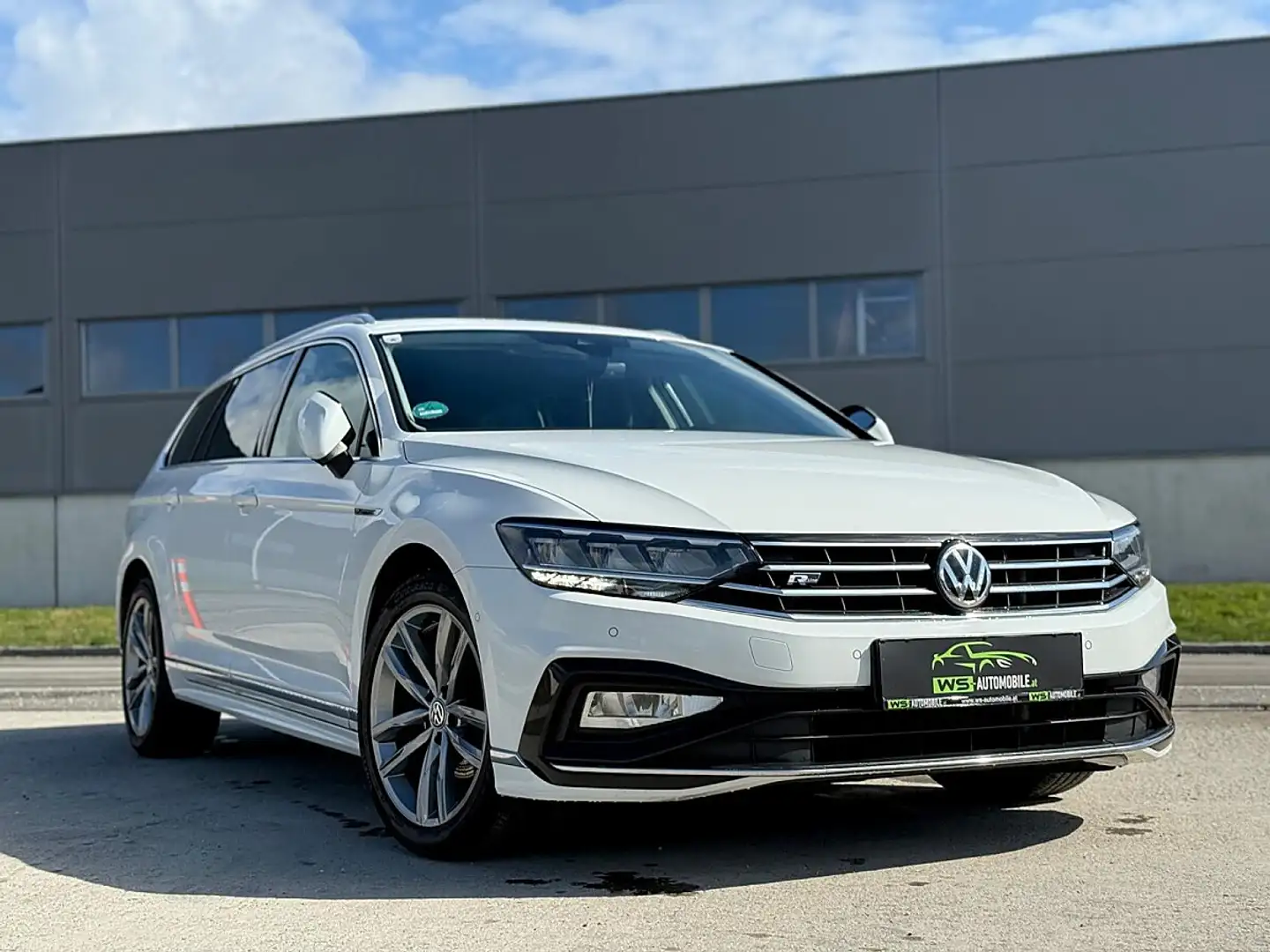 Volkswagen Passat Variant Elegance 2,0 SCR TDI DSG R-line Weiß - 2