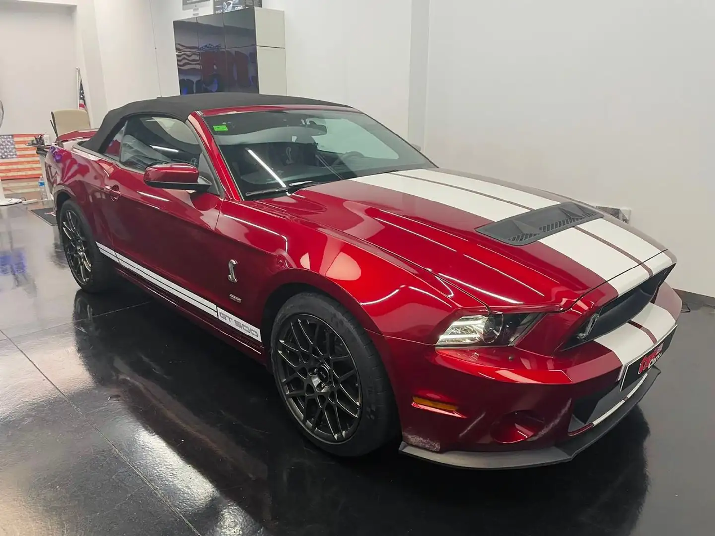 Ford Mustang Shelby GT500 Cabrio Rouge - 2