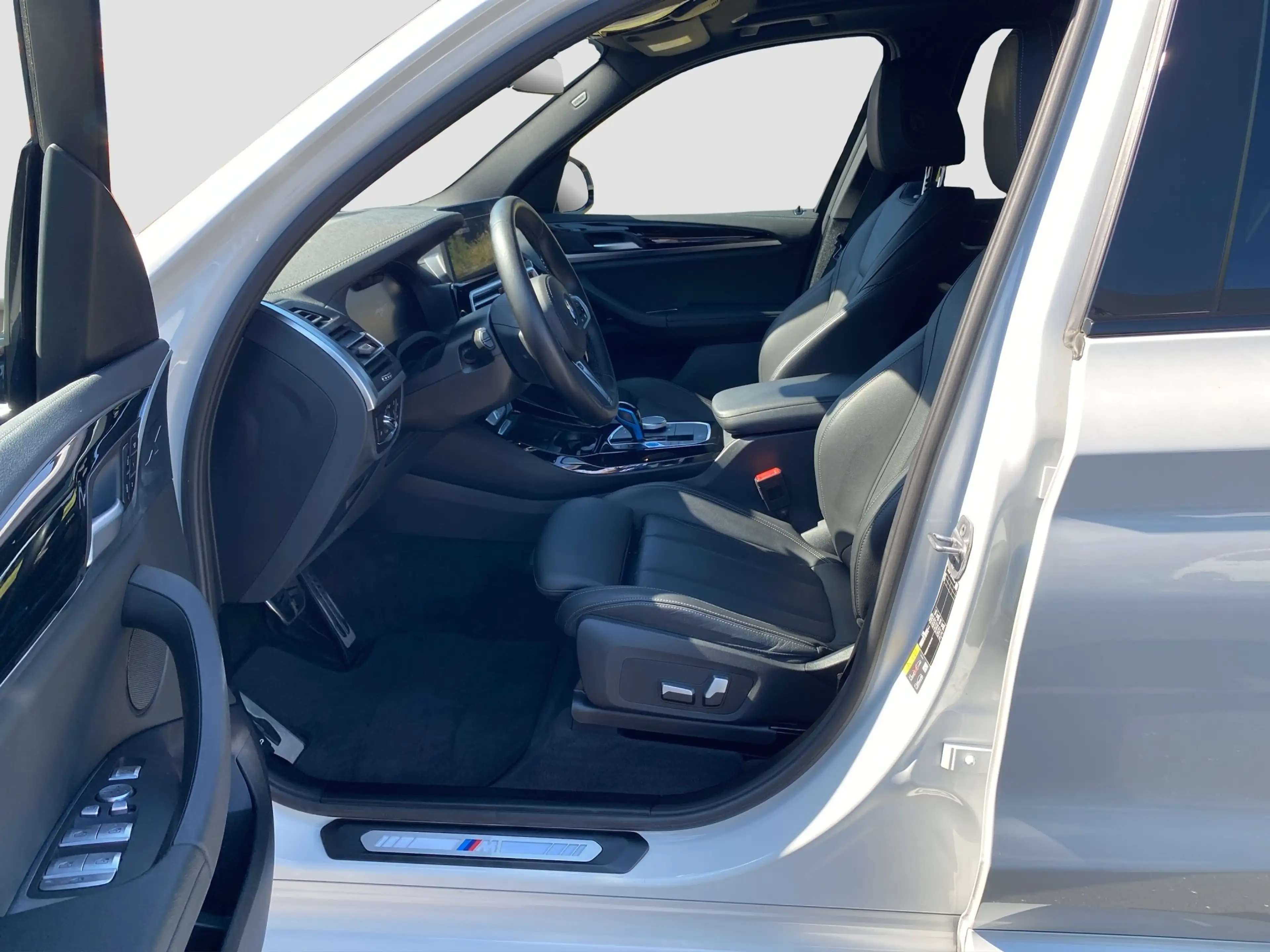 BMW iX3 ///M-Sport DrvAssProf PanoSD AHK RFK DAB — photo 11