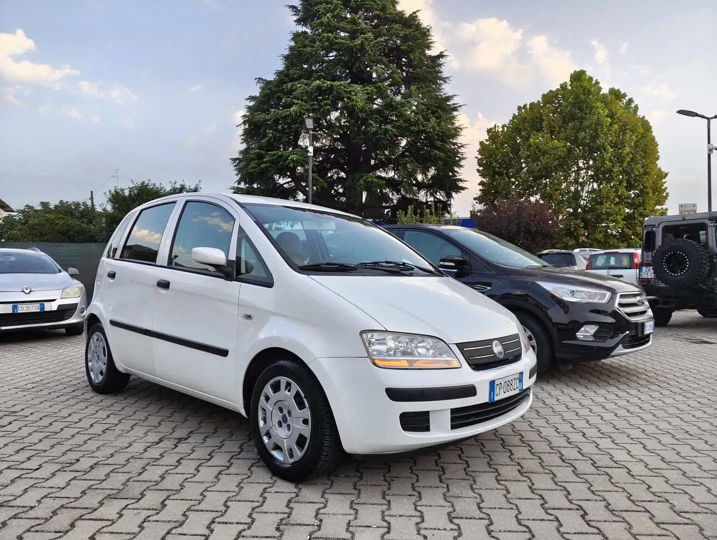 Fiat Idea Idea 1.4 16v Active Blanc - 1