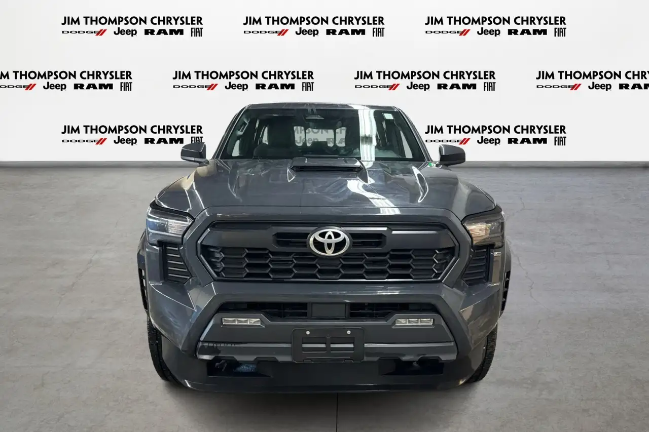 Toyota Tacoma снимка Toyota Tacoma