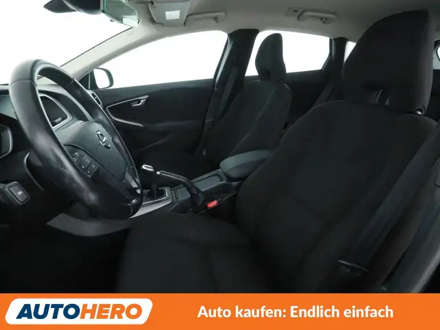 Volvo V40 view 10
