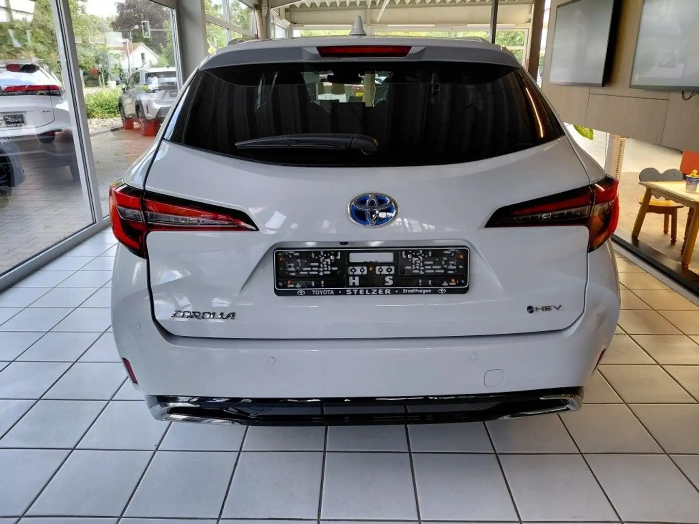 Toyota Corolla 2.0 Hybrid TS Teamplayer elektrische Heckklappe Grau - 2