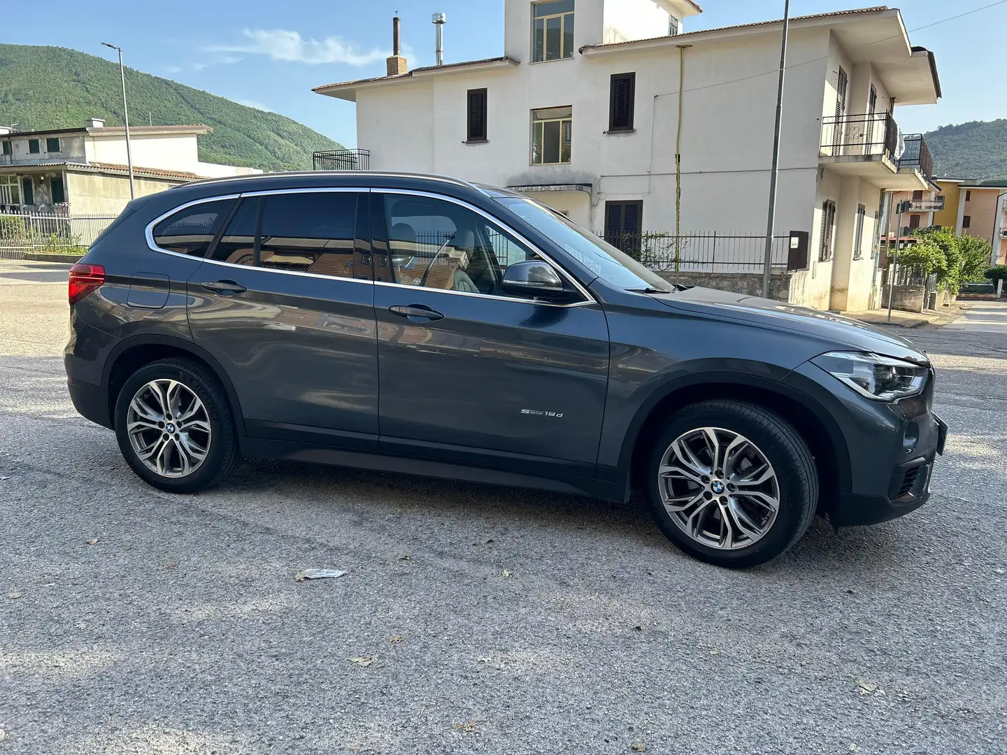 BMW X1 X1 F48 sdrive18d Gris - 2