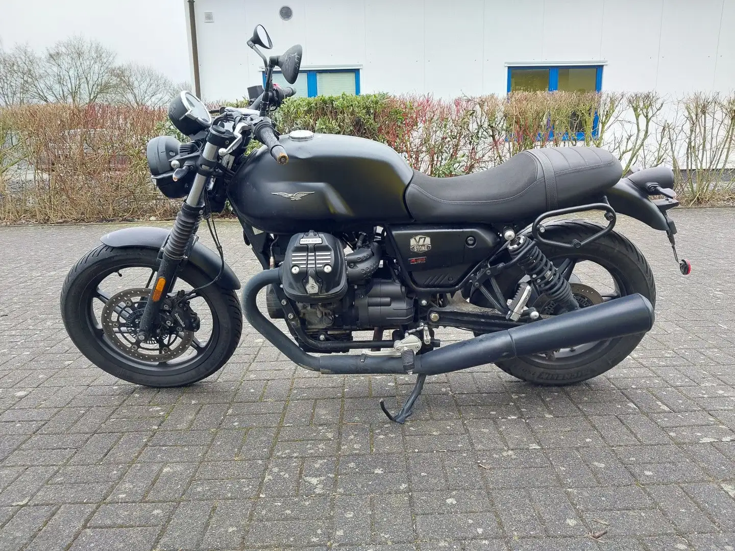 Moto Guzzi V 7 Stone Schwarz - 2