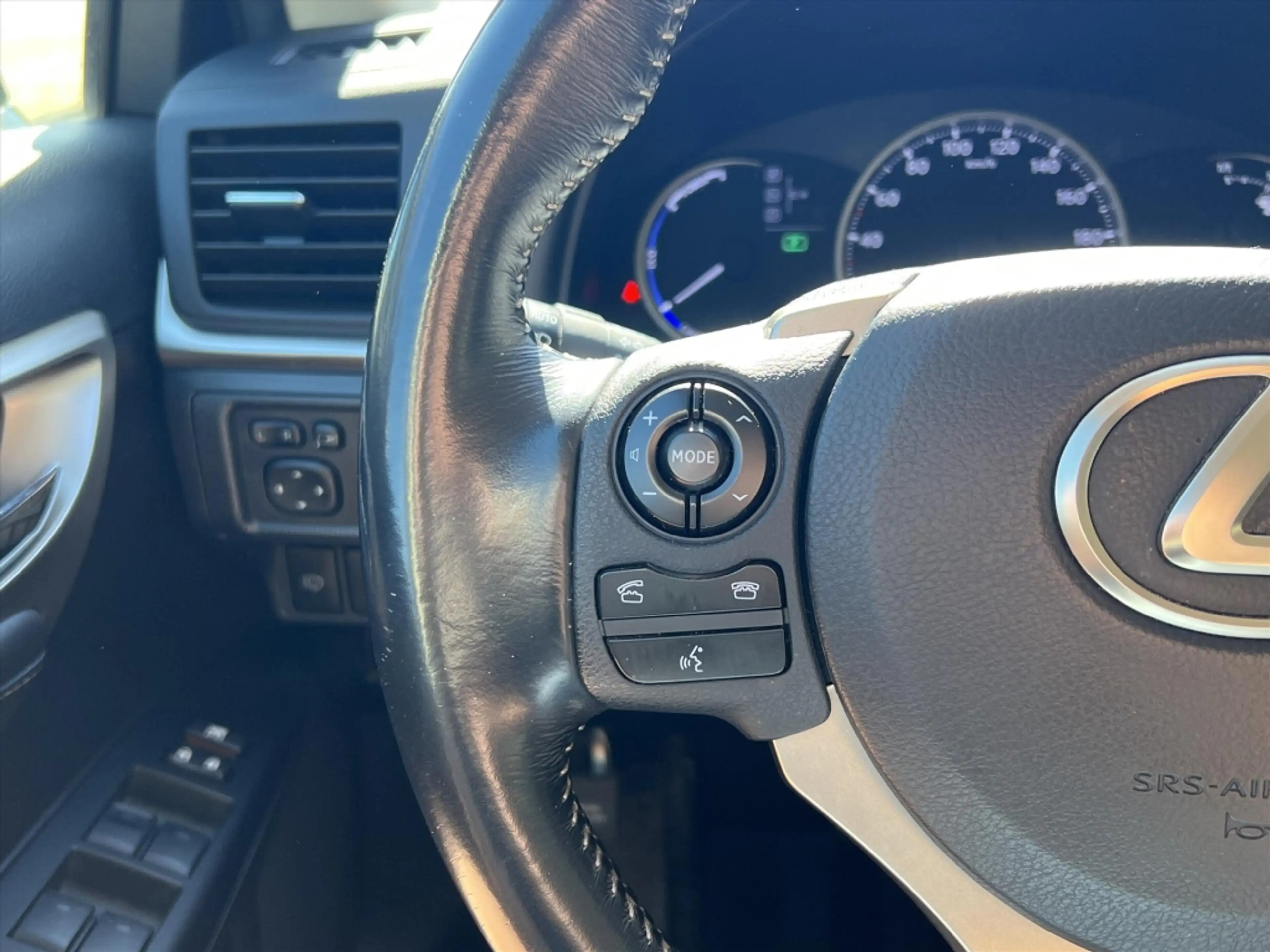 Lexus CT 200h Executive | Half leer, Parkeersensoren, Stoelverwa — photo 14