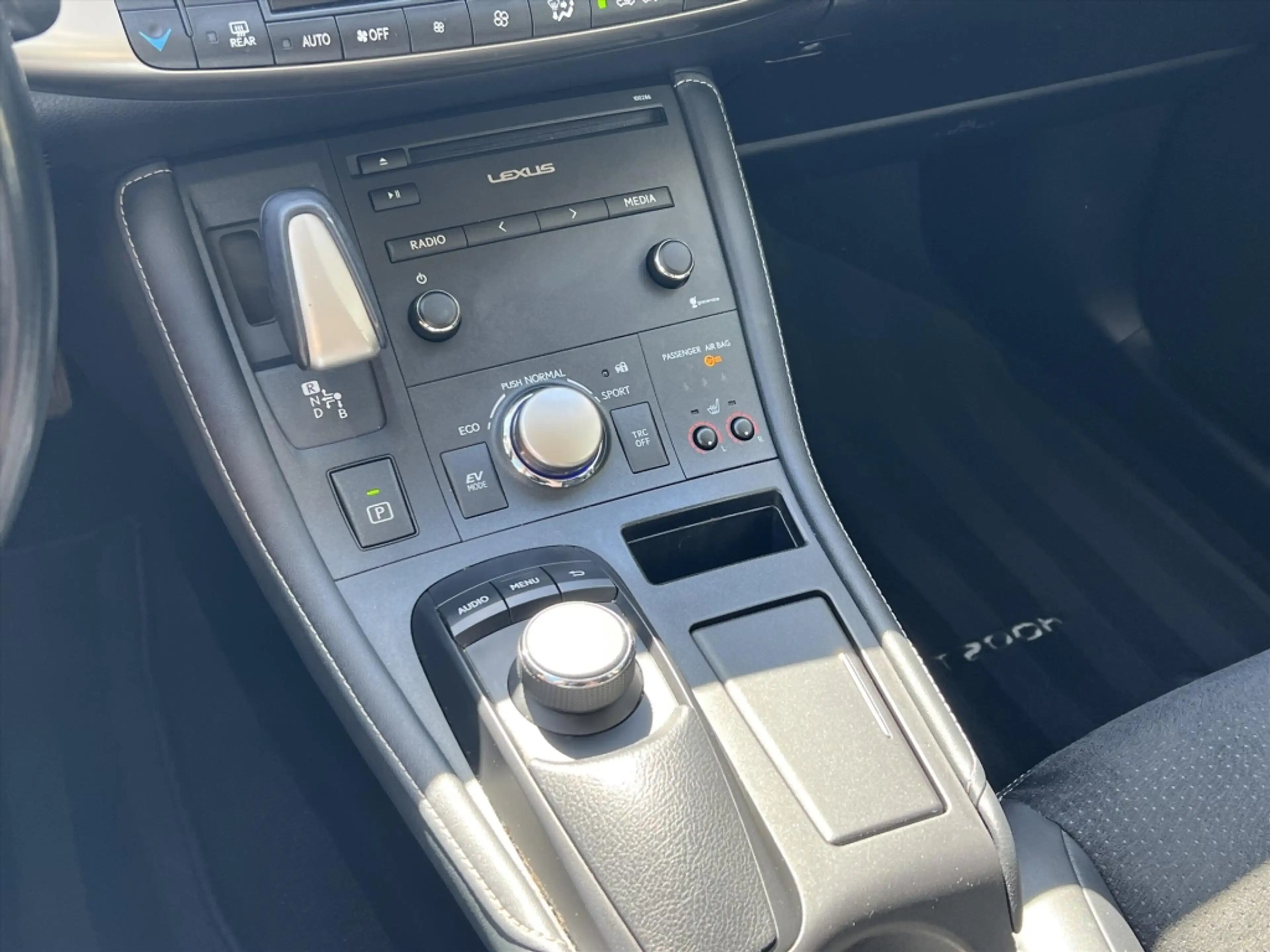 Lexus CT 200h Executive | Half leer, Parkeersensoren, Stoelverwa — photo 24