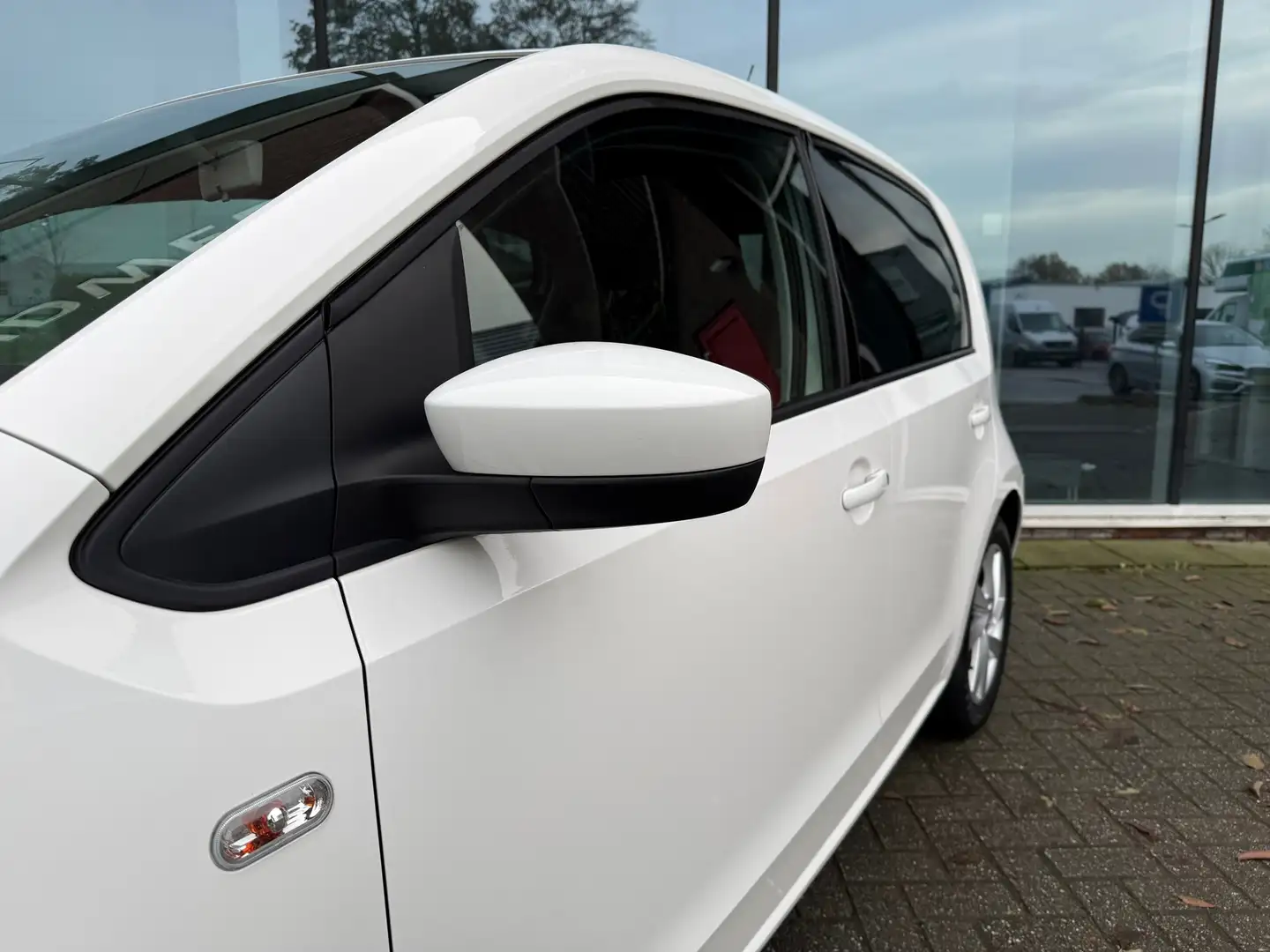 SEAT Mii 1.0 Style Sport - Navi - Airco - Parkeerhulp - Org Wit - 2