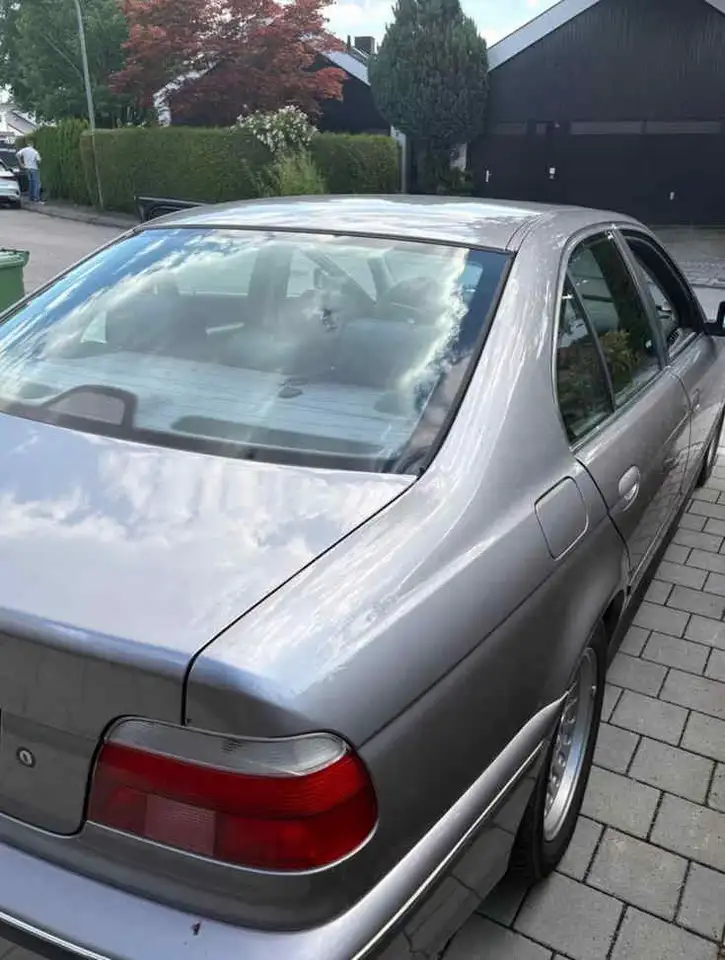 BMW 523 i E39, foto 2