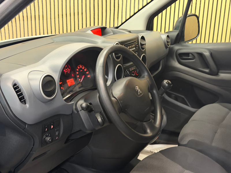 Peugeot Partner 1.6HDI ** 3 PLACES ** GARANTIE 12 MOIS ** — photo 12