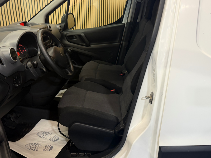 Peugeot Partner 1.6HDI ** 3 PLACES ** GARANTIE 12 MOIS ** — photo 11