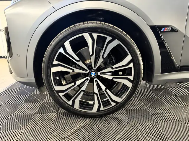 BMW X7 M M60i Individual/Carbon/7-Sitzer/B&W/Massage/Sky Ansicht 6